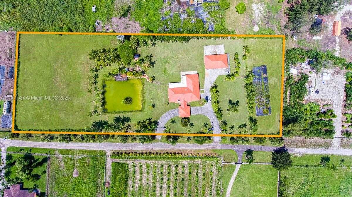 Small Image of 15420 SOUTH WEST 212TH AVE, Miami Number 4