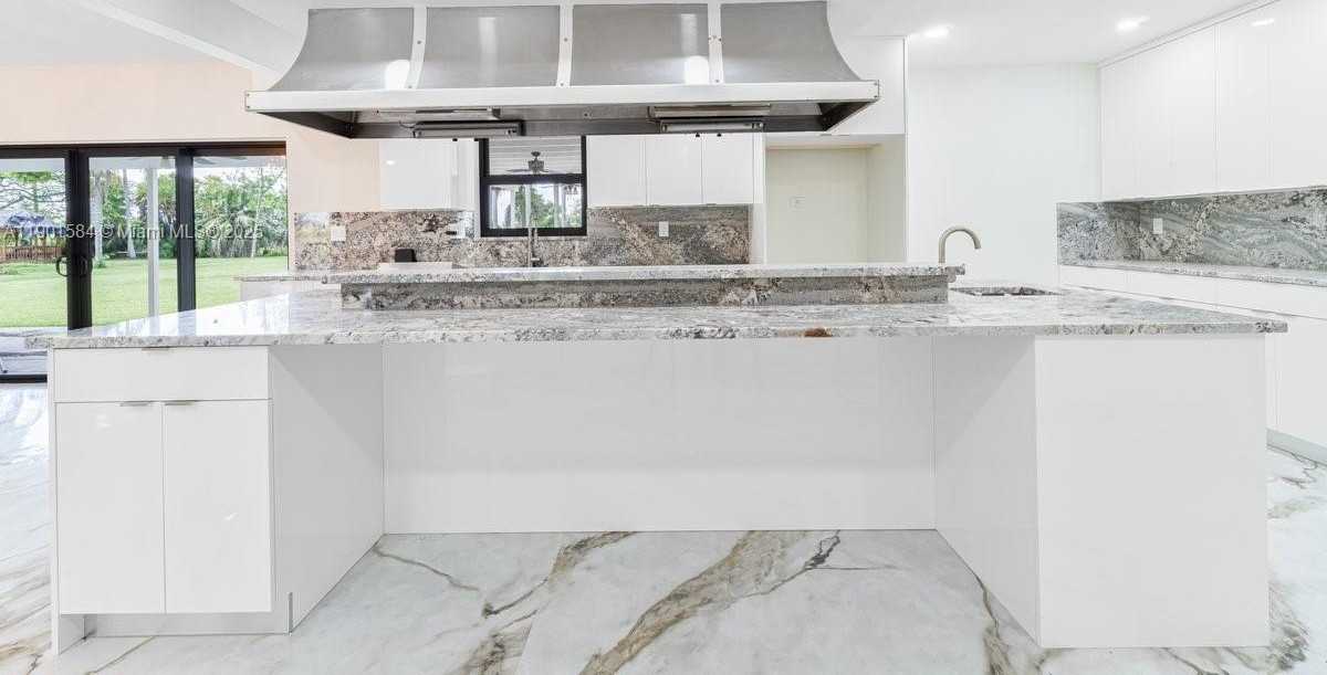 Small Image of 15420 SOUTH WEST 212TH AVE, Miami Number 9