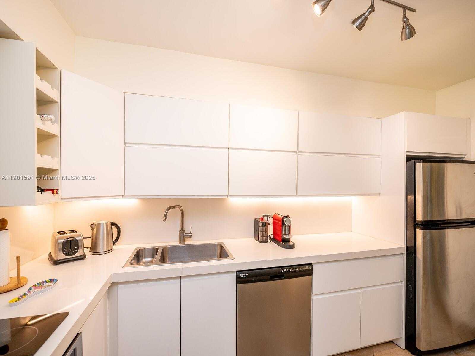 Small Image of 1127 MERIDIAN AVE #7-1127, Miami Beach Number 14