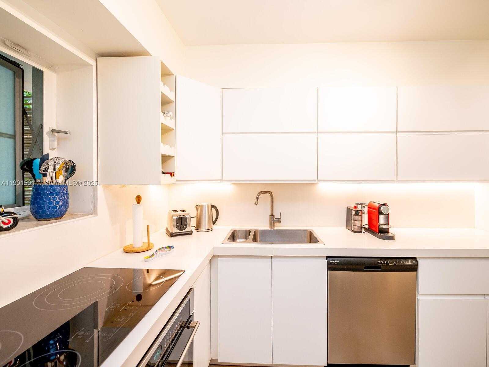 Small Image of 1127 MERIDIAN AVE #7-1127, Miami Beach Number 15