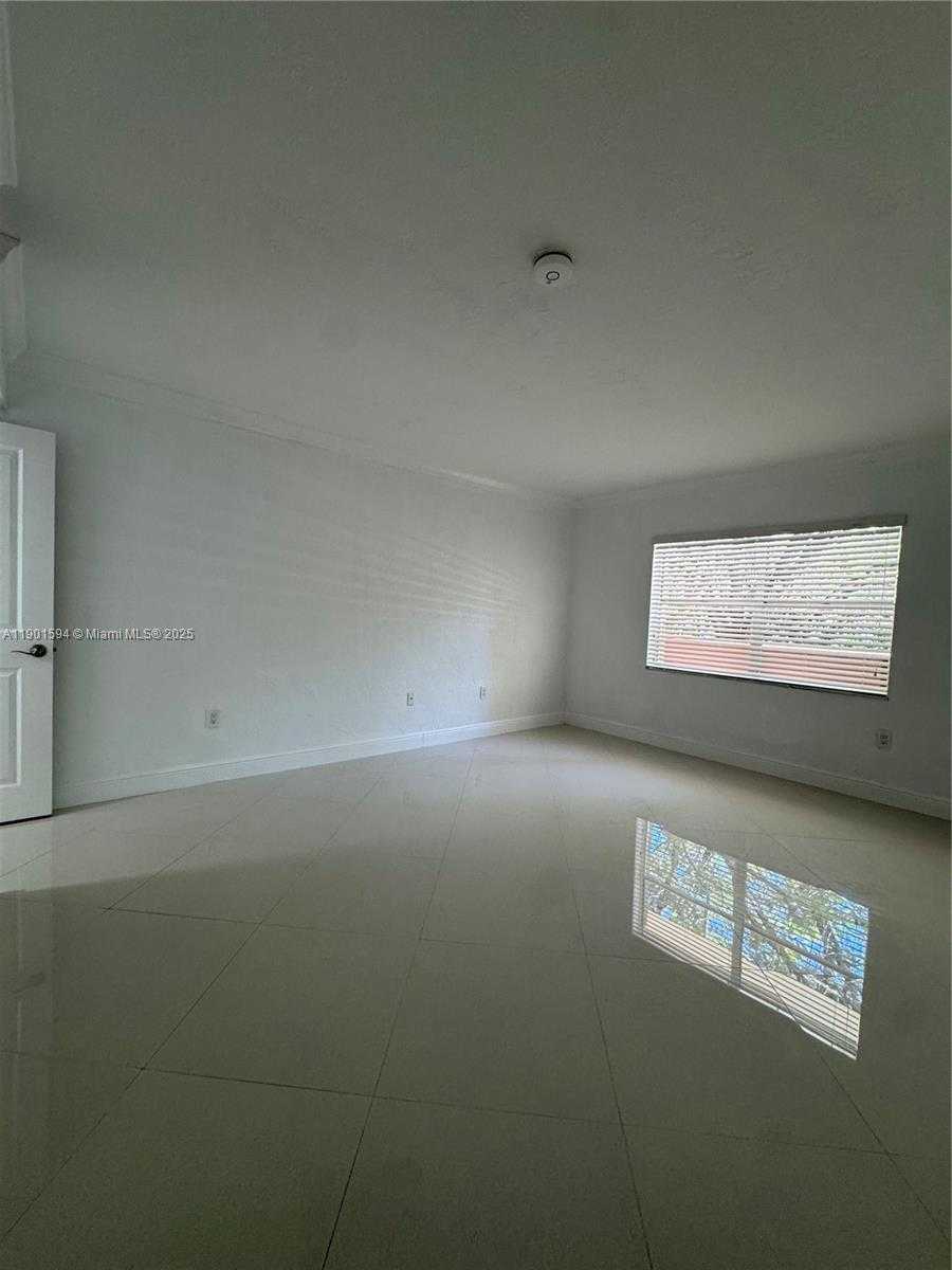 Small Image of 1205 MARIPOSA AVE #210, Coral Gables Number 6