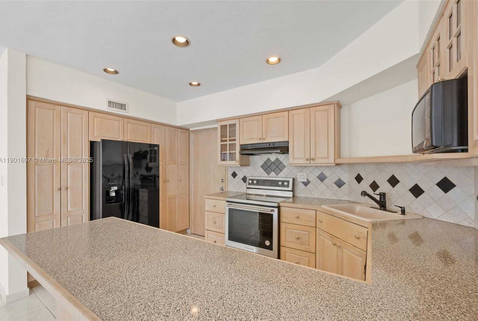 Small Image of 1408 BRICKELL BAY DR #1106, Miami Number 11