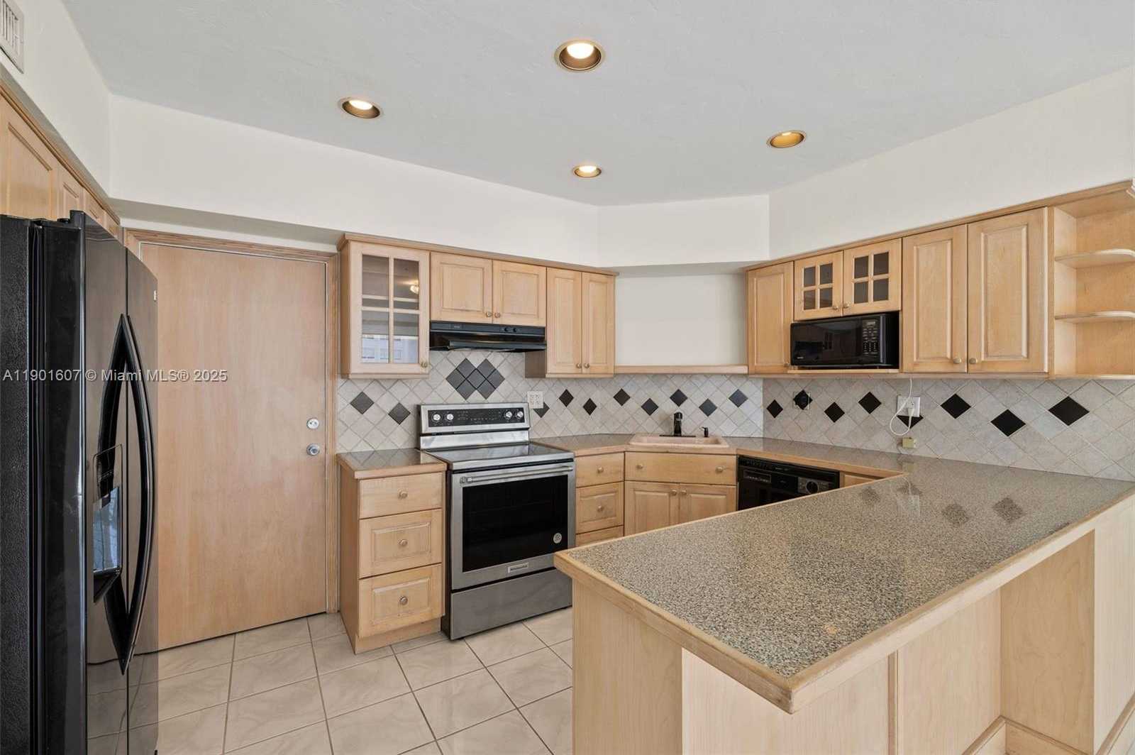 Small Image of 1408 BRICKELL BAY DR #1106, Miami Number 12