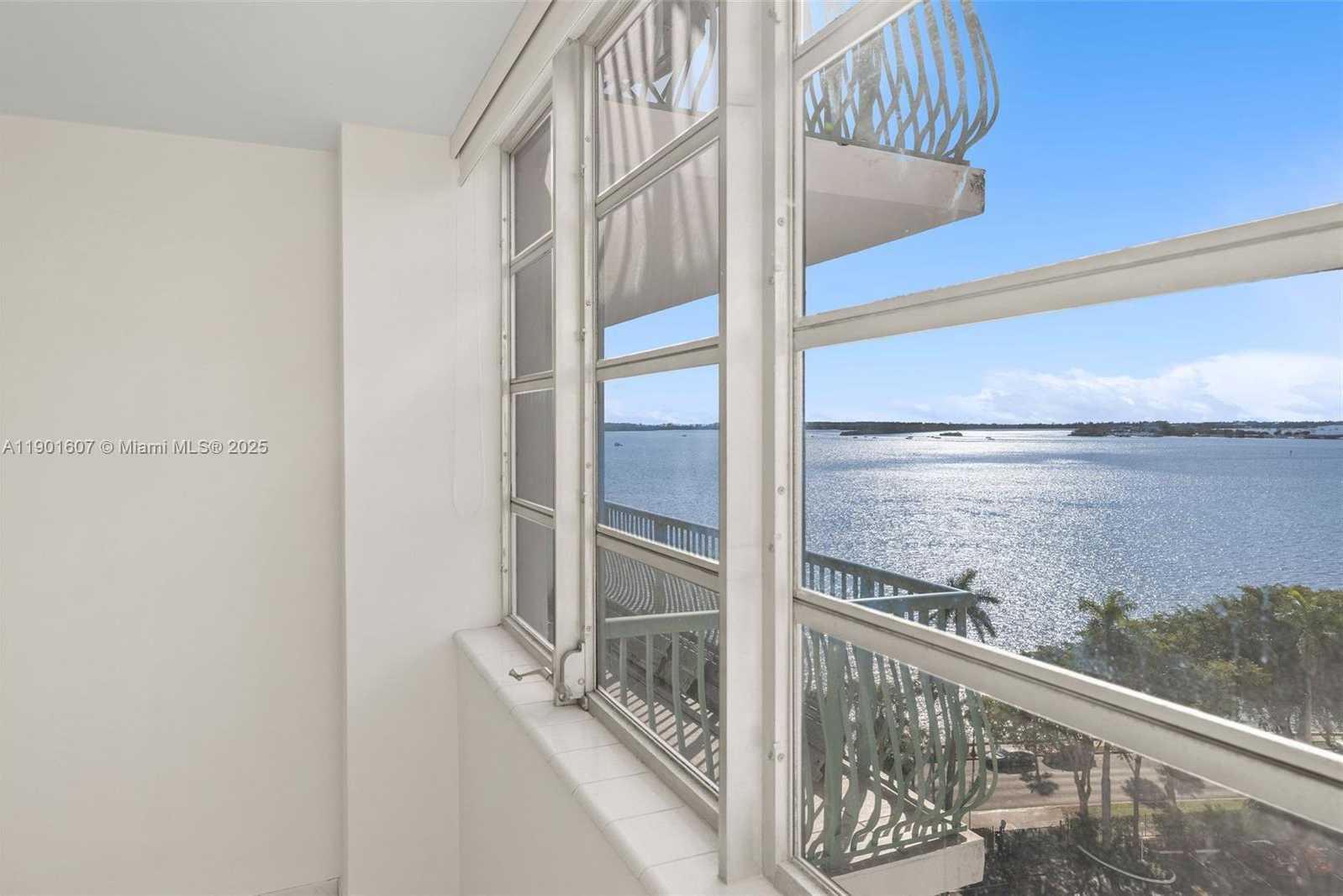 Small Image of 1408 BRICKELL BAY DR #1106, Miami Number 19