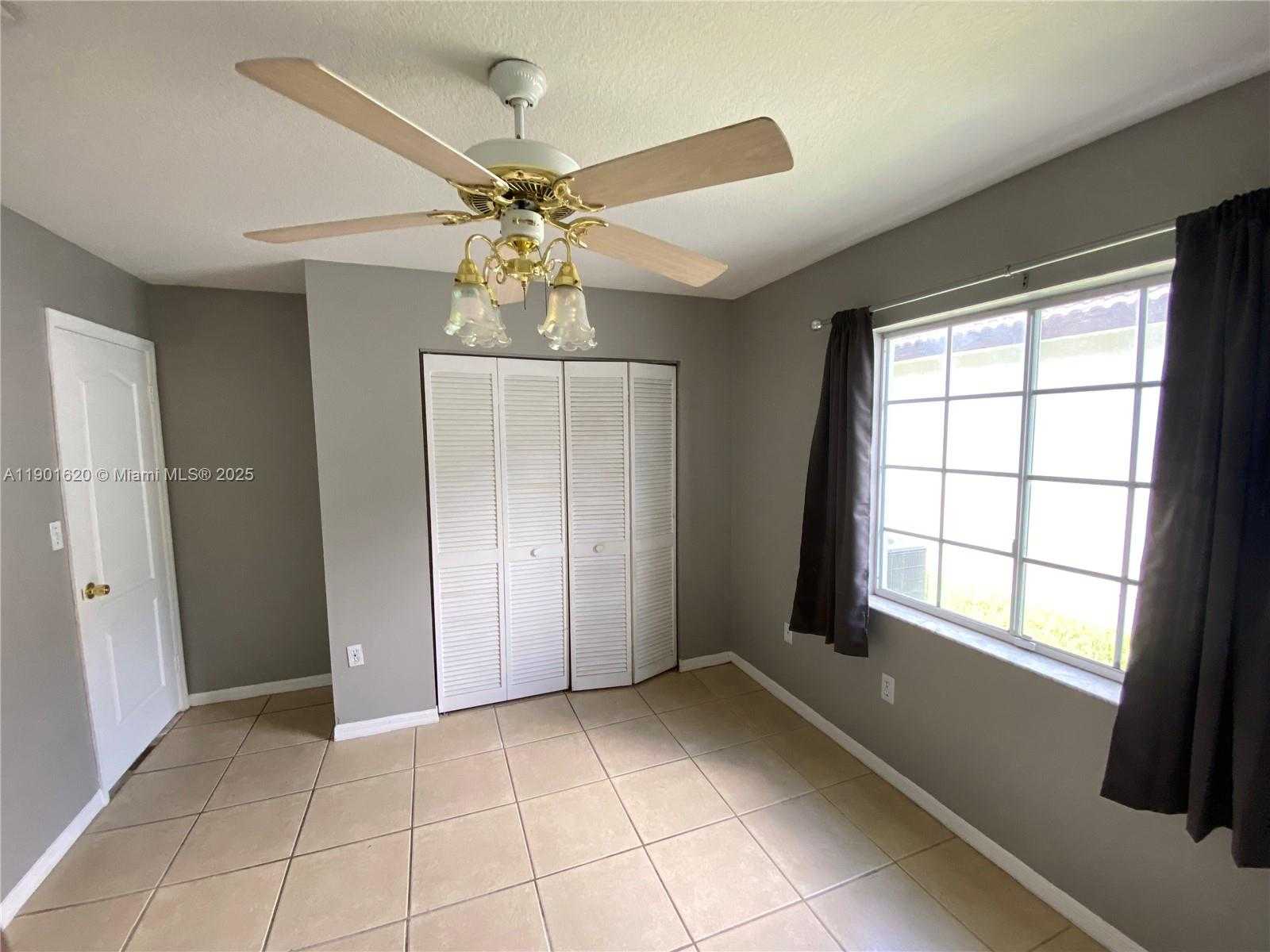 Small Image of Miami Number 11