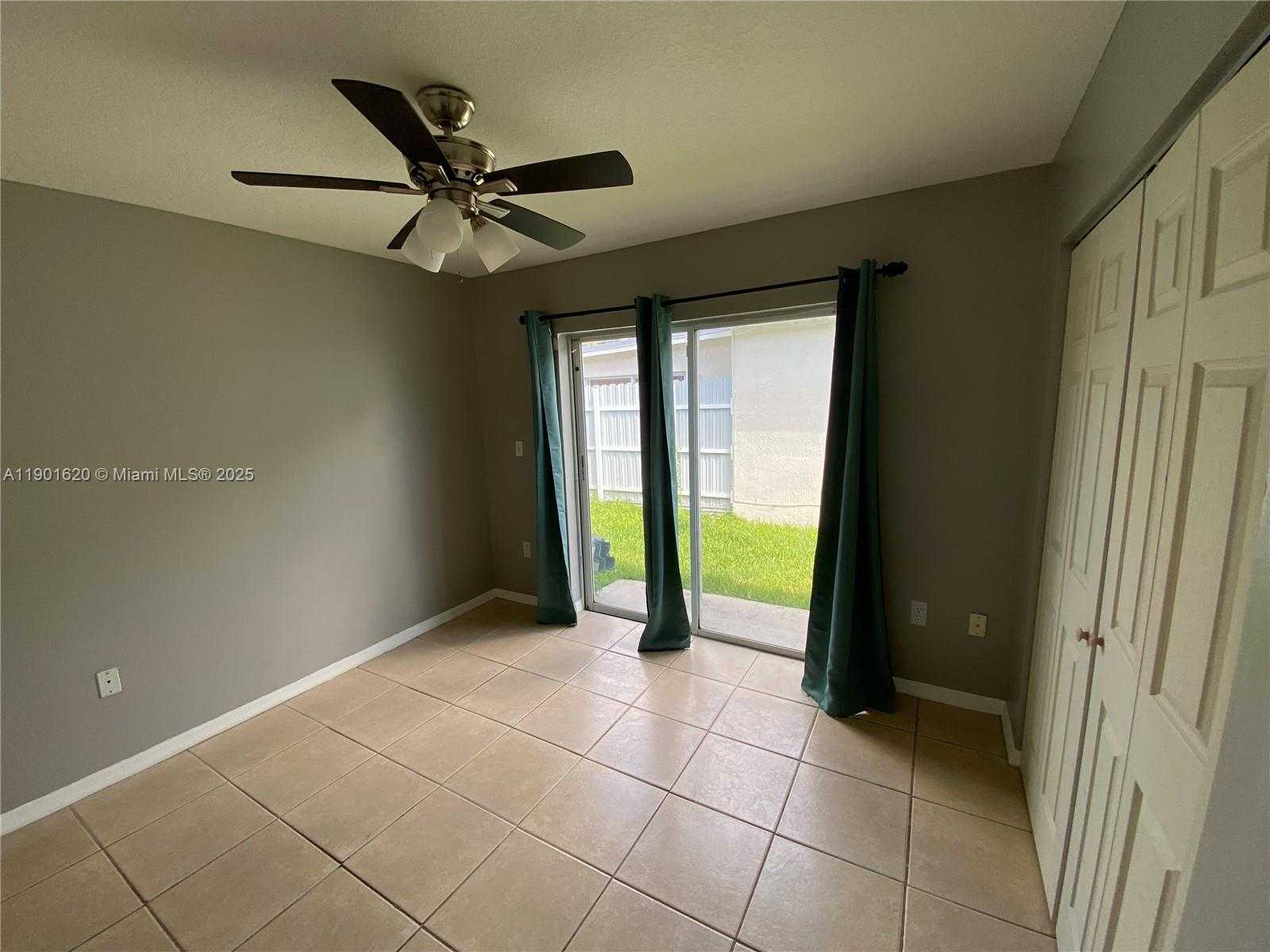 Small Image of Miami Number 12