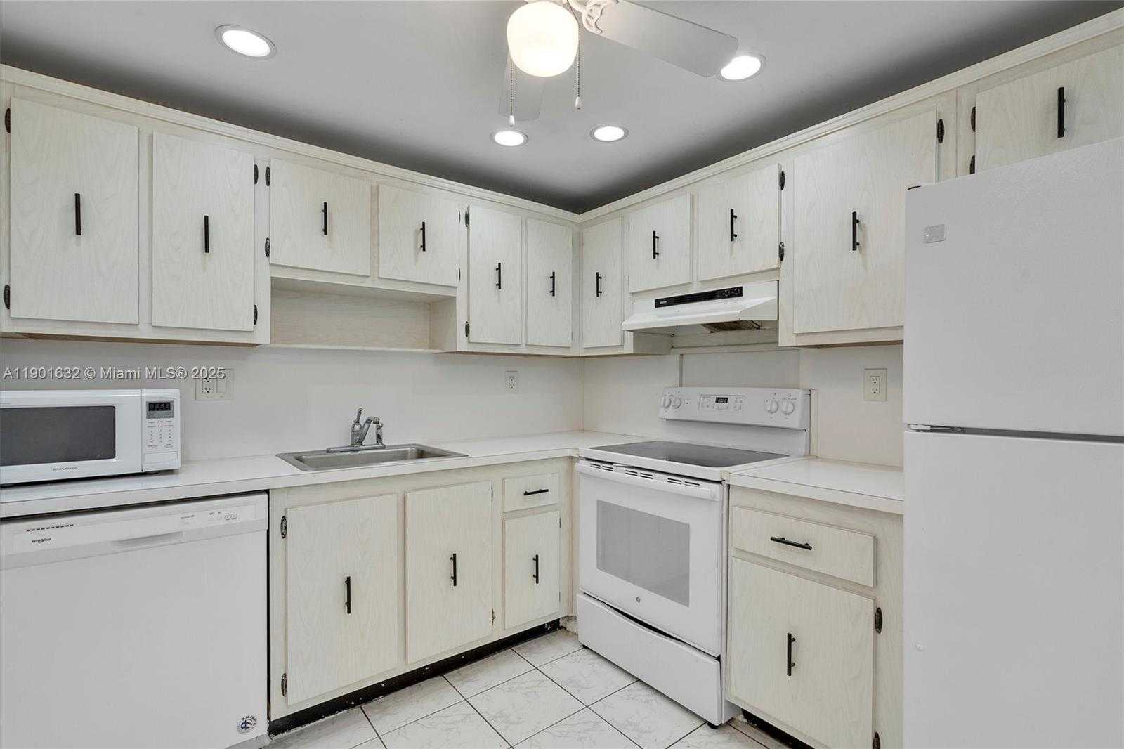 Small Image of 600 THREE ISLANDS BLVD #510, Hallandale Beach Number 11