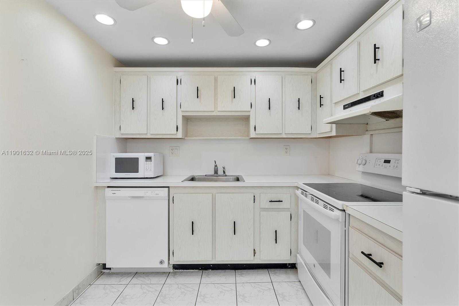 Small Image of 600 THREE ISLANDS BLVD #510, Hallandale Beach Number 12