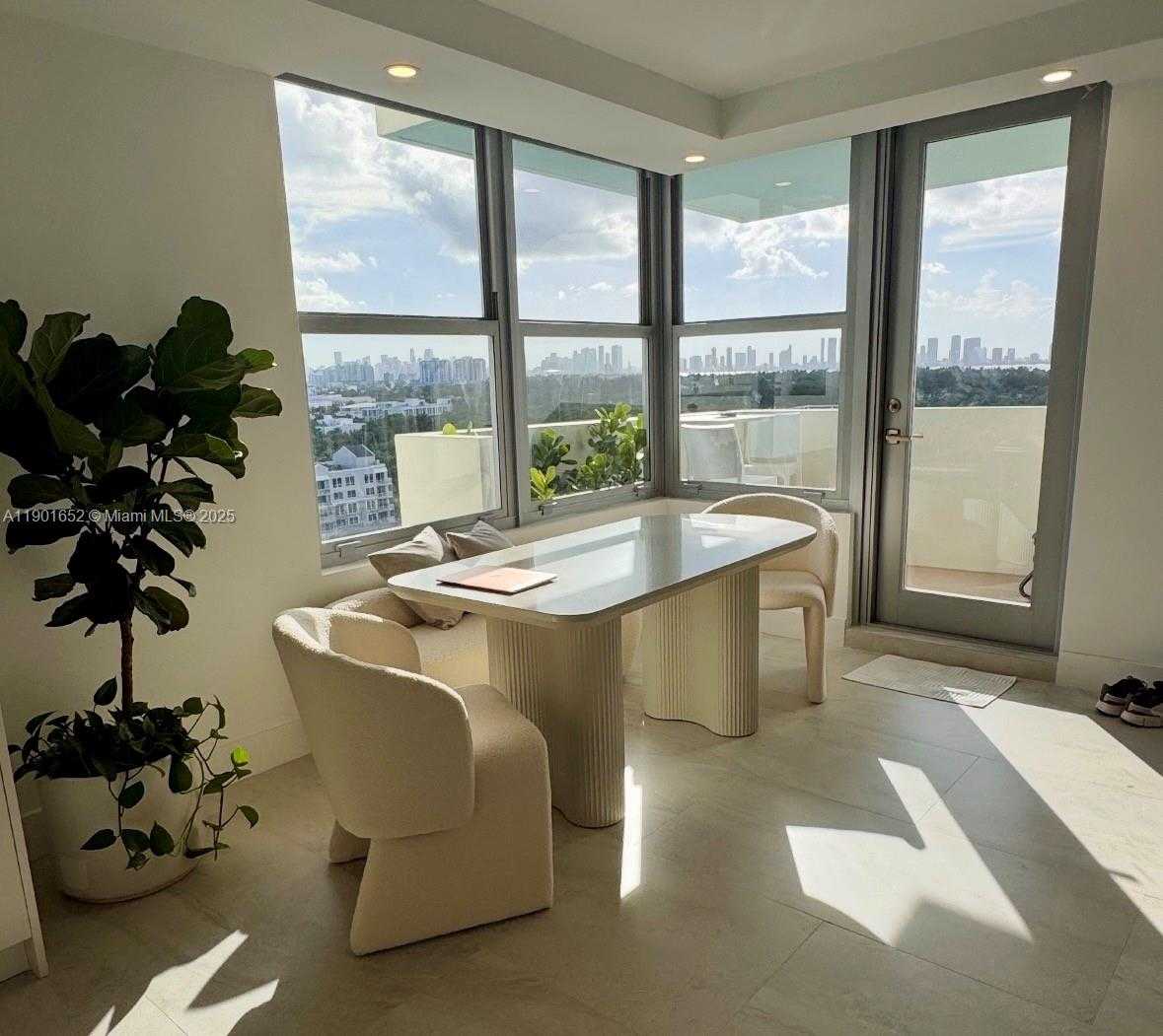 Small Image of 2899 COLLINS AVE #1414, Miami Beach Number 2