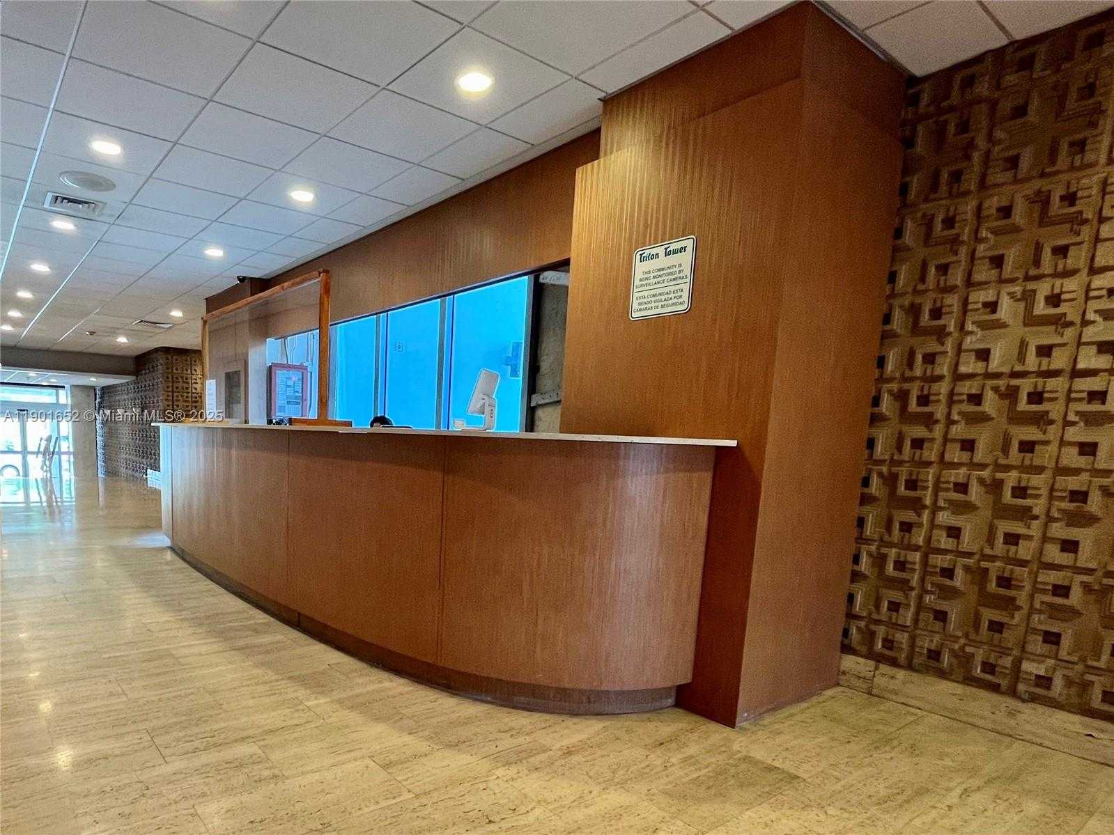 Small Image of 2899 COLLINS AVE #1414, Miami Beach Number 24