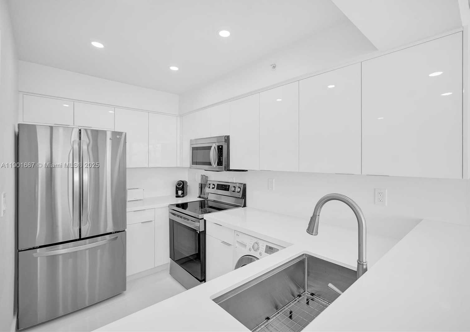 Small Image of 2501 SOUTH OCEAN DR #1024 (available Novemb 7), Hollywood Number 15