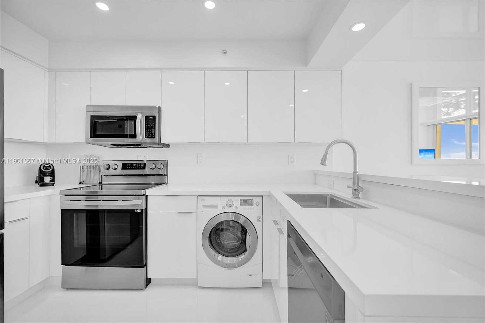 Small Image of 2501 SOUTH OCEAN DR #1024 (available Novemb 7), Hollywood Number 16