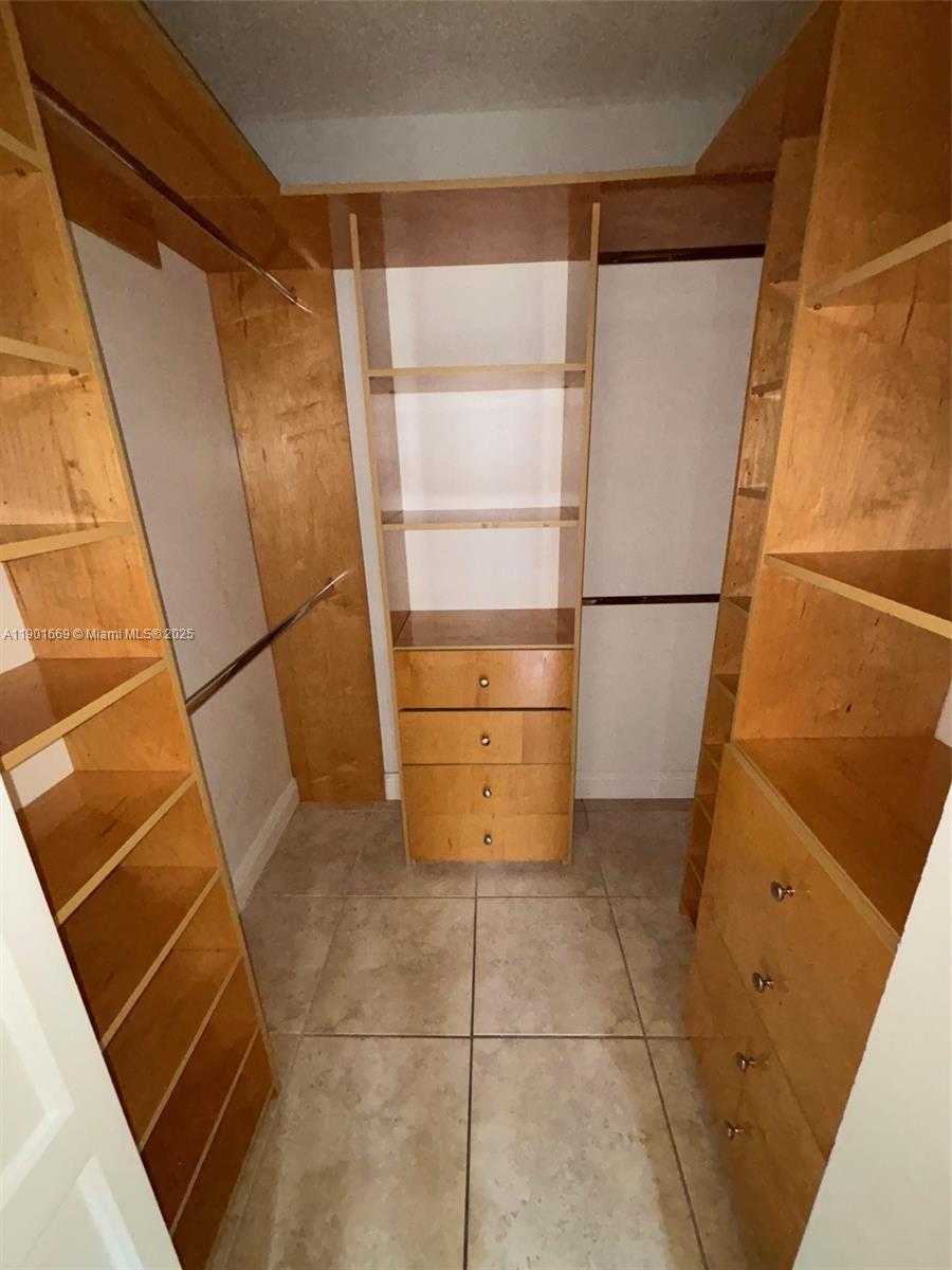 Small Image of 17011 NORTH BAY RD #517, Sunny Isles Beach Number 10