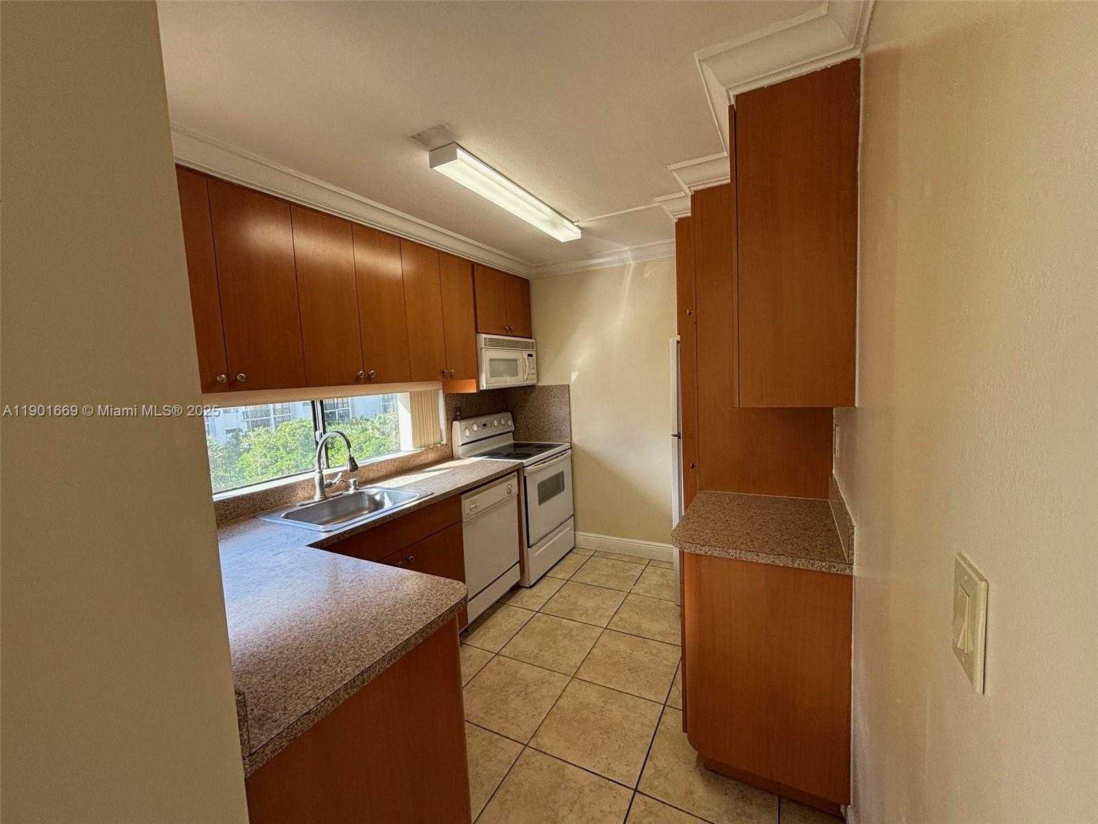 Small Image of 17011 NORTH BAY RD #517, Sunny Isles Beach Number 11