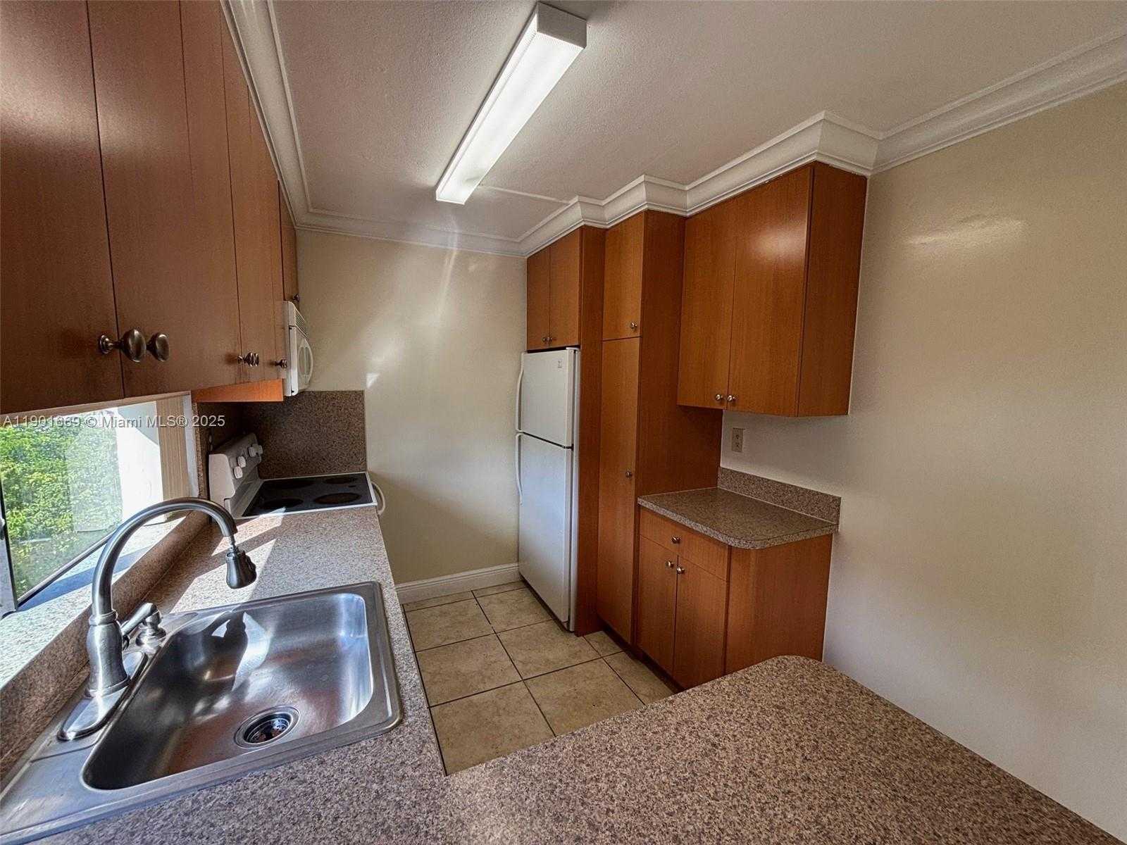 Small Image of 17011 NORTH BAY RD #517, Sunny Isles Beach Number 13