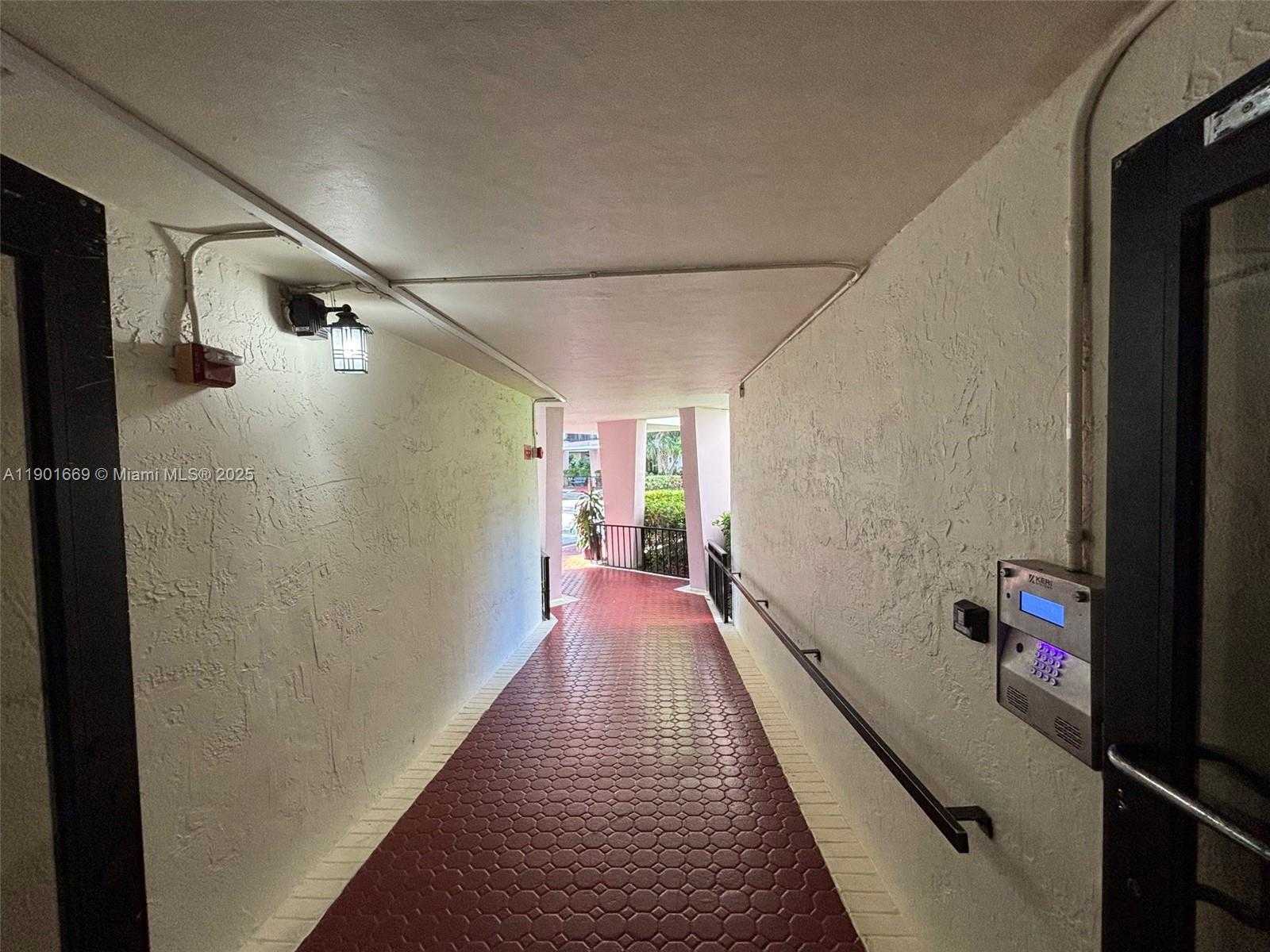 Small Image of 17011 NORTH BAY RD #517, Sunny Isles Beach Number 2