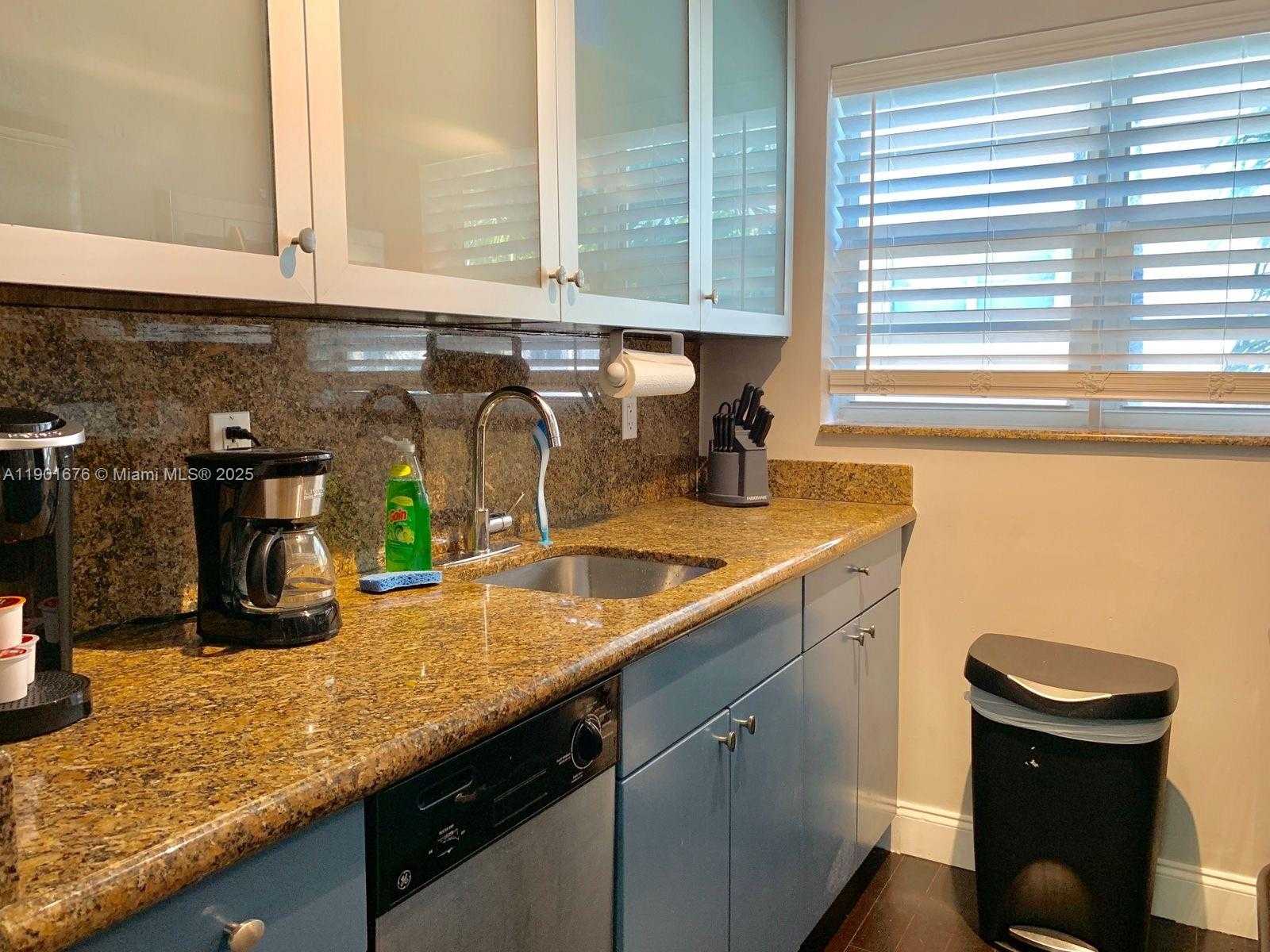 Small Image of 825 EUCLID AVE #12-A, Miami Beach Number 13