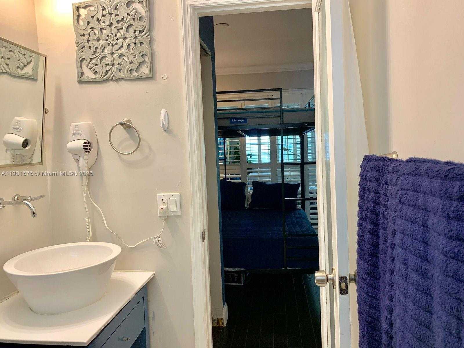 Small Image of 825 EUCLID AVE #12-A, Miami Beach Number 16