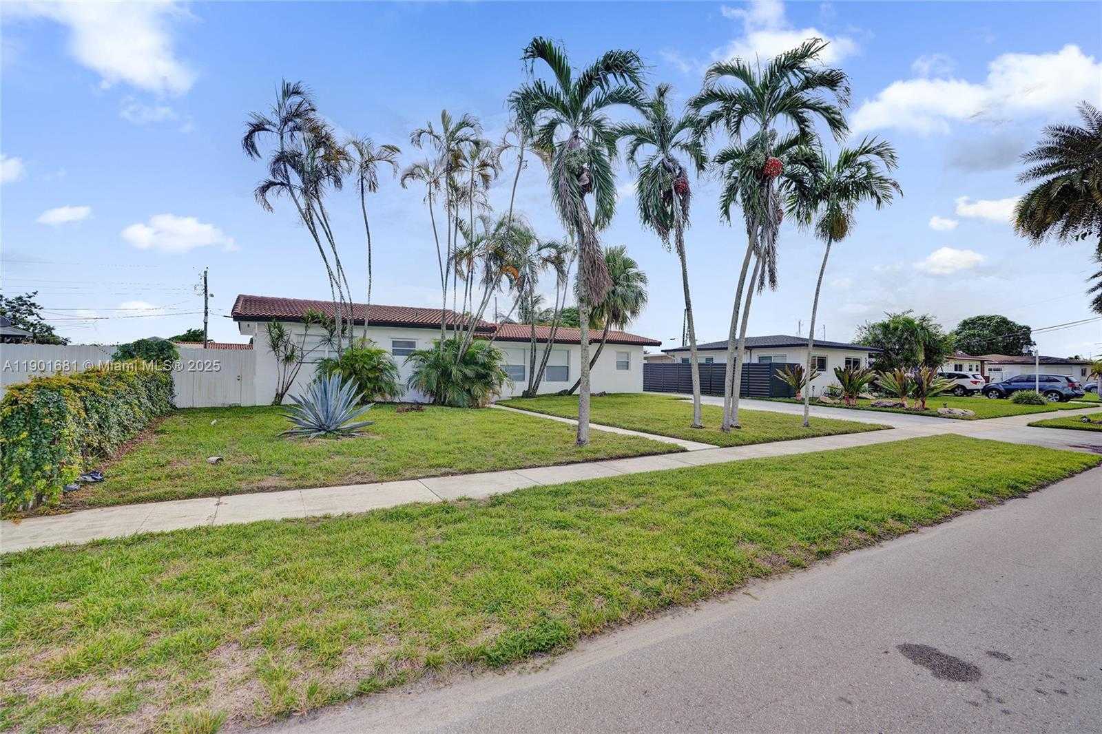 Small Image of 5750 NORTH WEST 111TH ST, Hialeah Number 3
