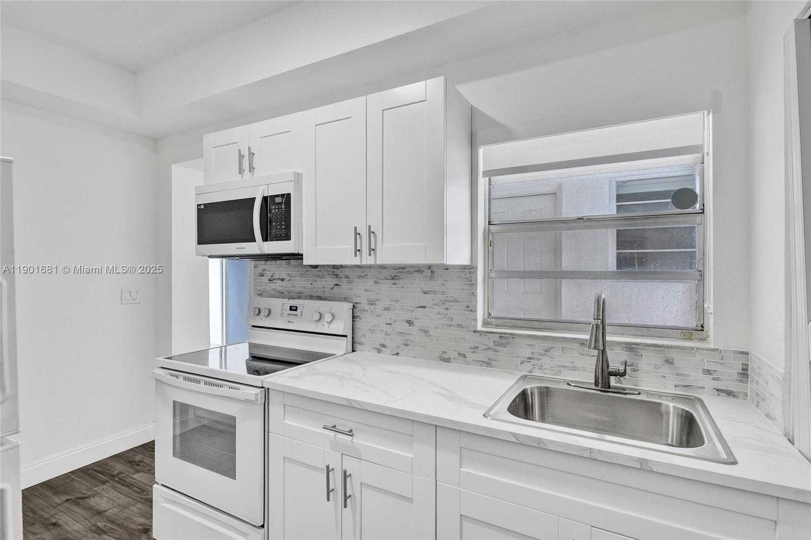 Small Image of 5750 NORTH WEST 111TH ST, Hialeah Number 36