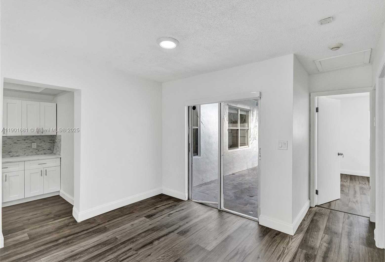 Small Image of 5750 NORTH WEST 111TH ST, Hialeah Number 39