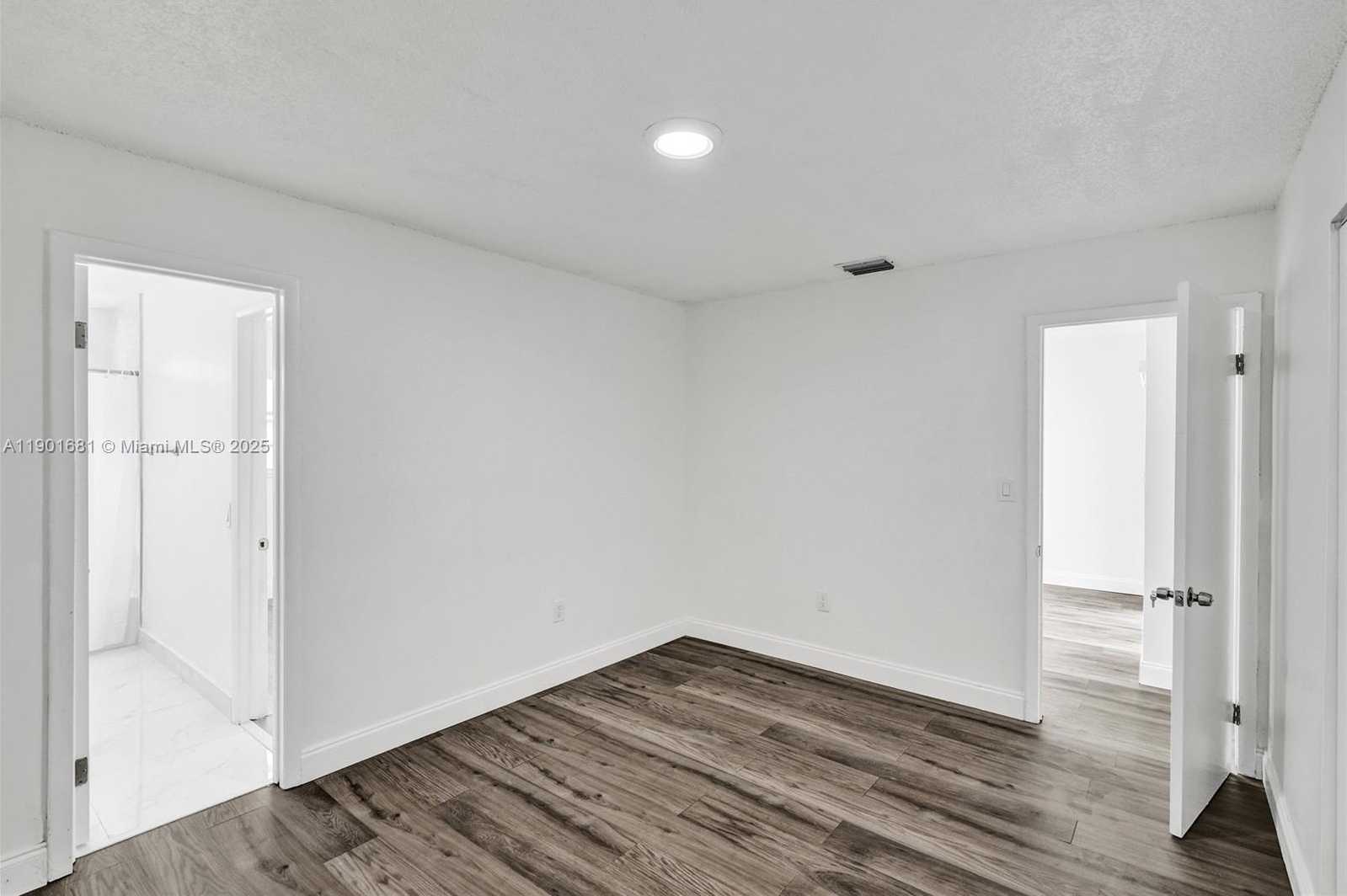 Small Image of 5750 NORTH WEST 111TH ST, Hialeah Number 47