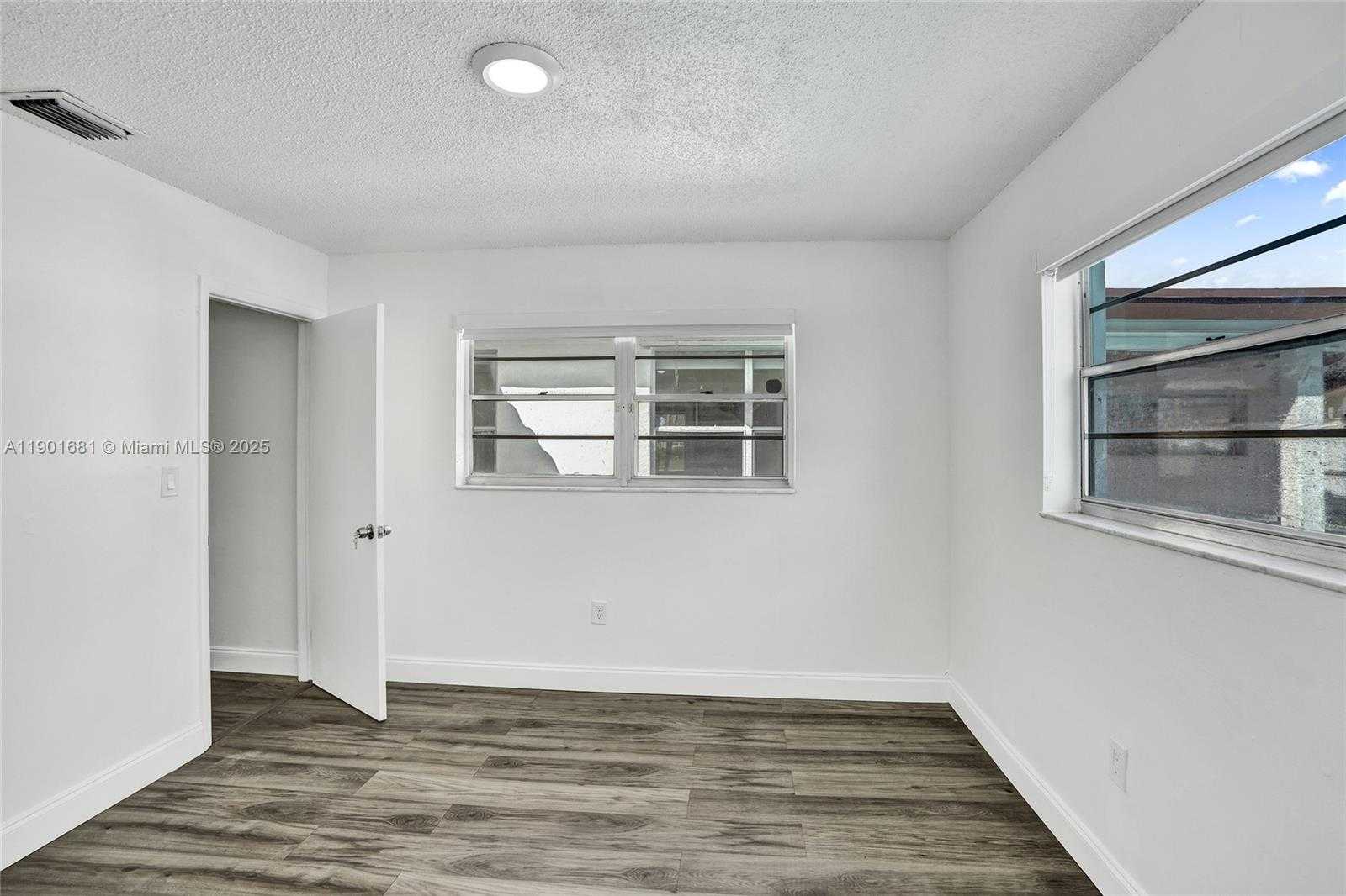Small Image of 5750 NORTH WEST 111TH ST, Hialeah Number 51