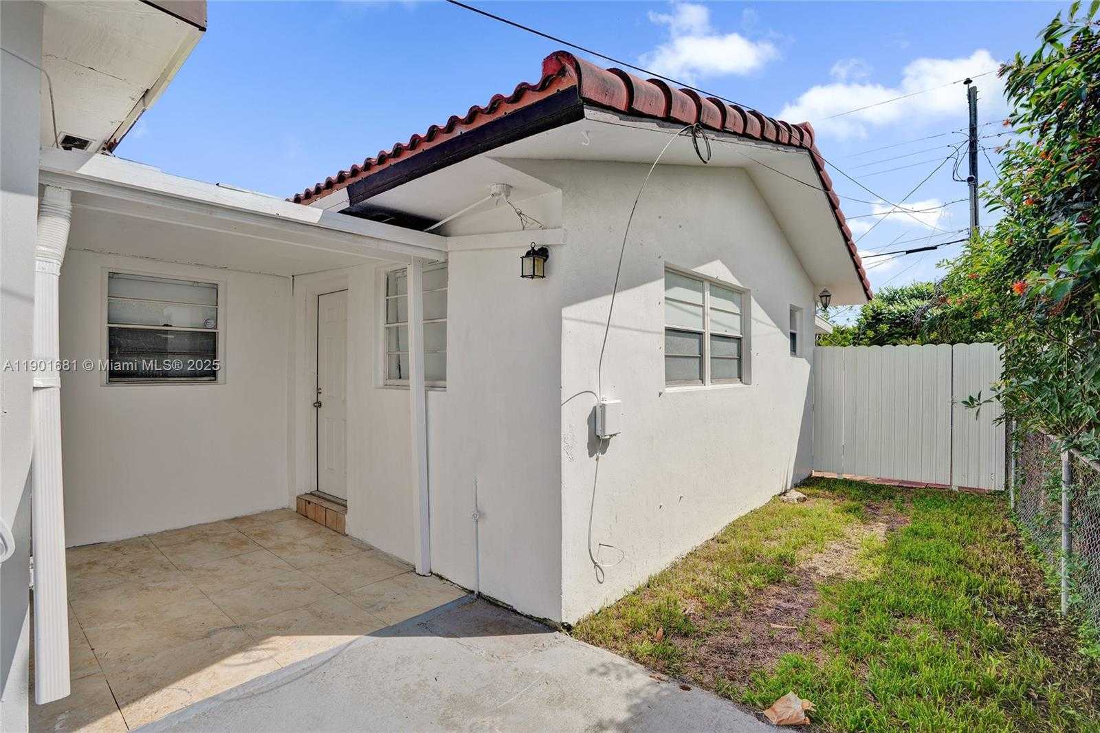 Small Image of 5750 NORTH WEST 111TH ST, Hialeah Number 56