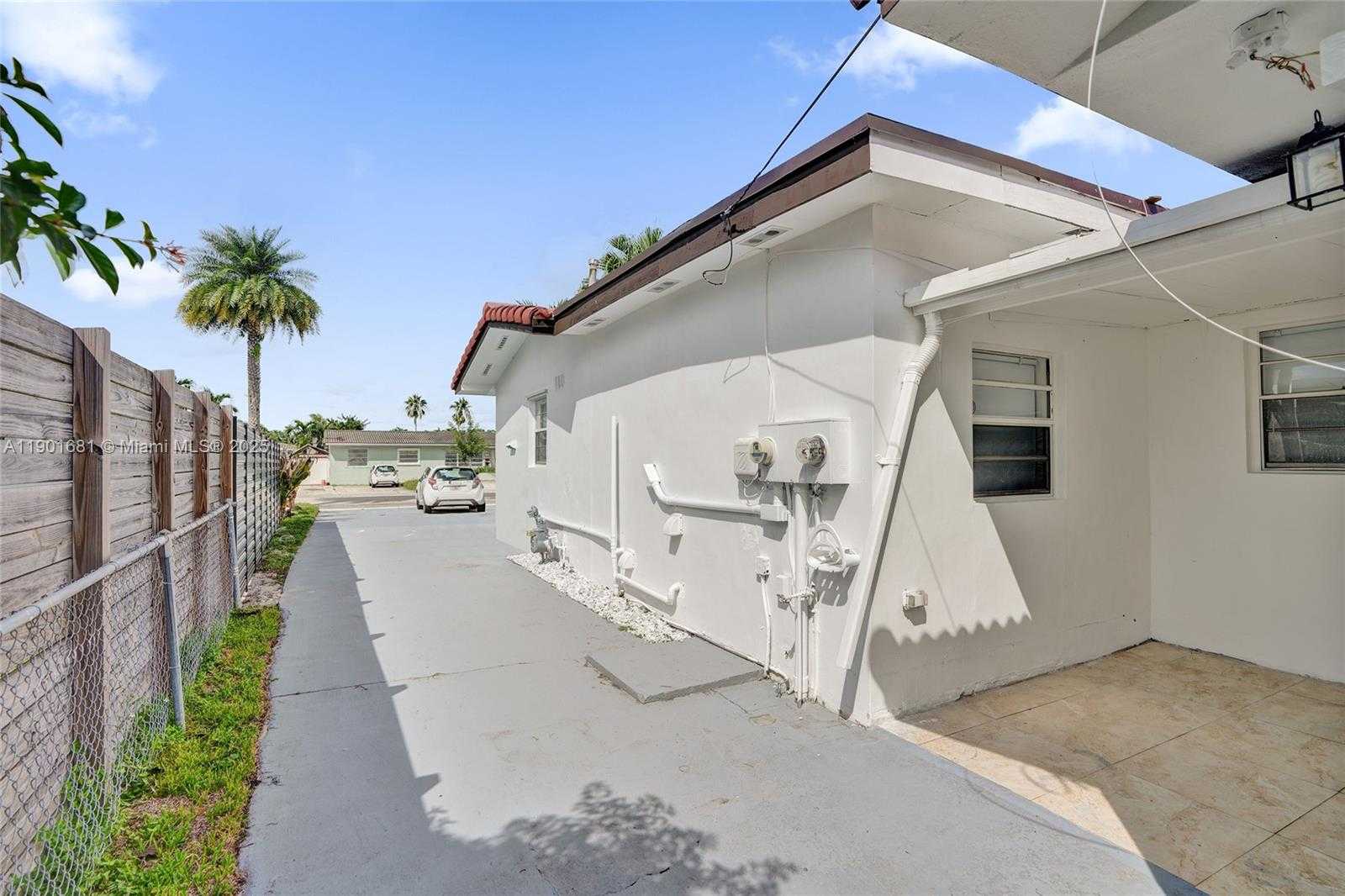 Small Image of 5750 NORTH WEST 111TH ST, Hialeah Number 57