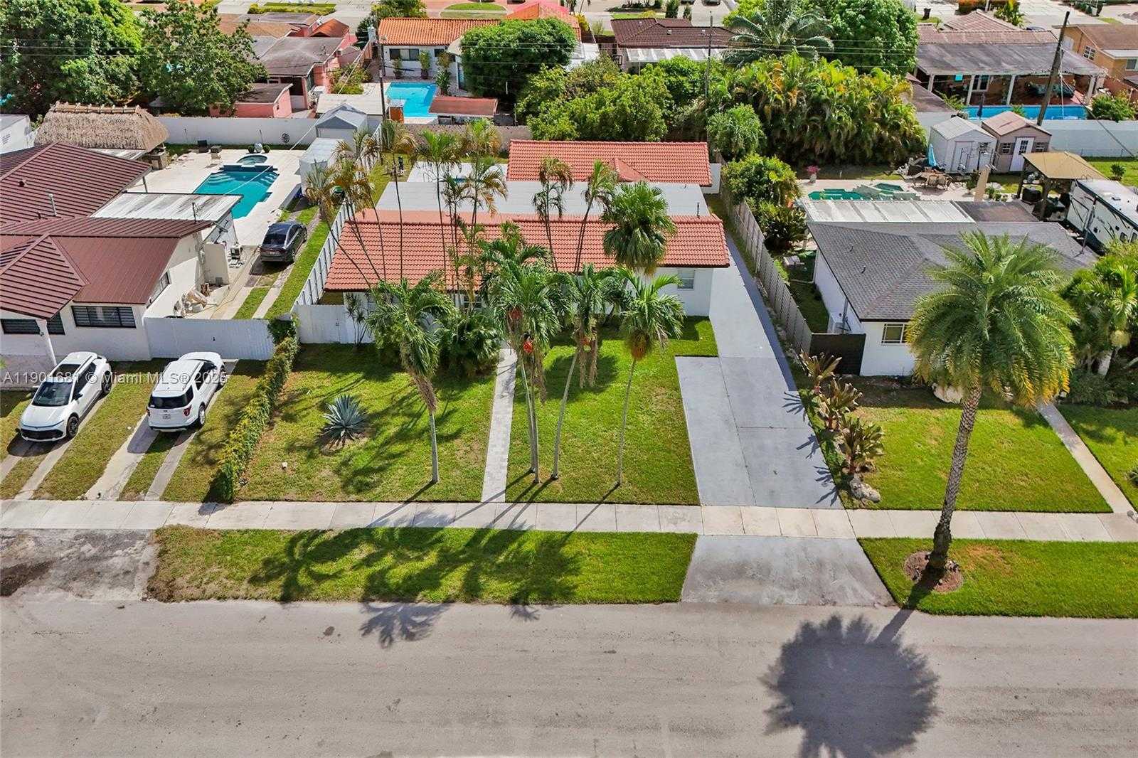 Small Image of 5750 NORTH WEST 111TH ST, Hialeah Number 60