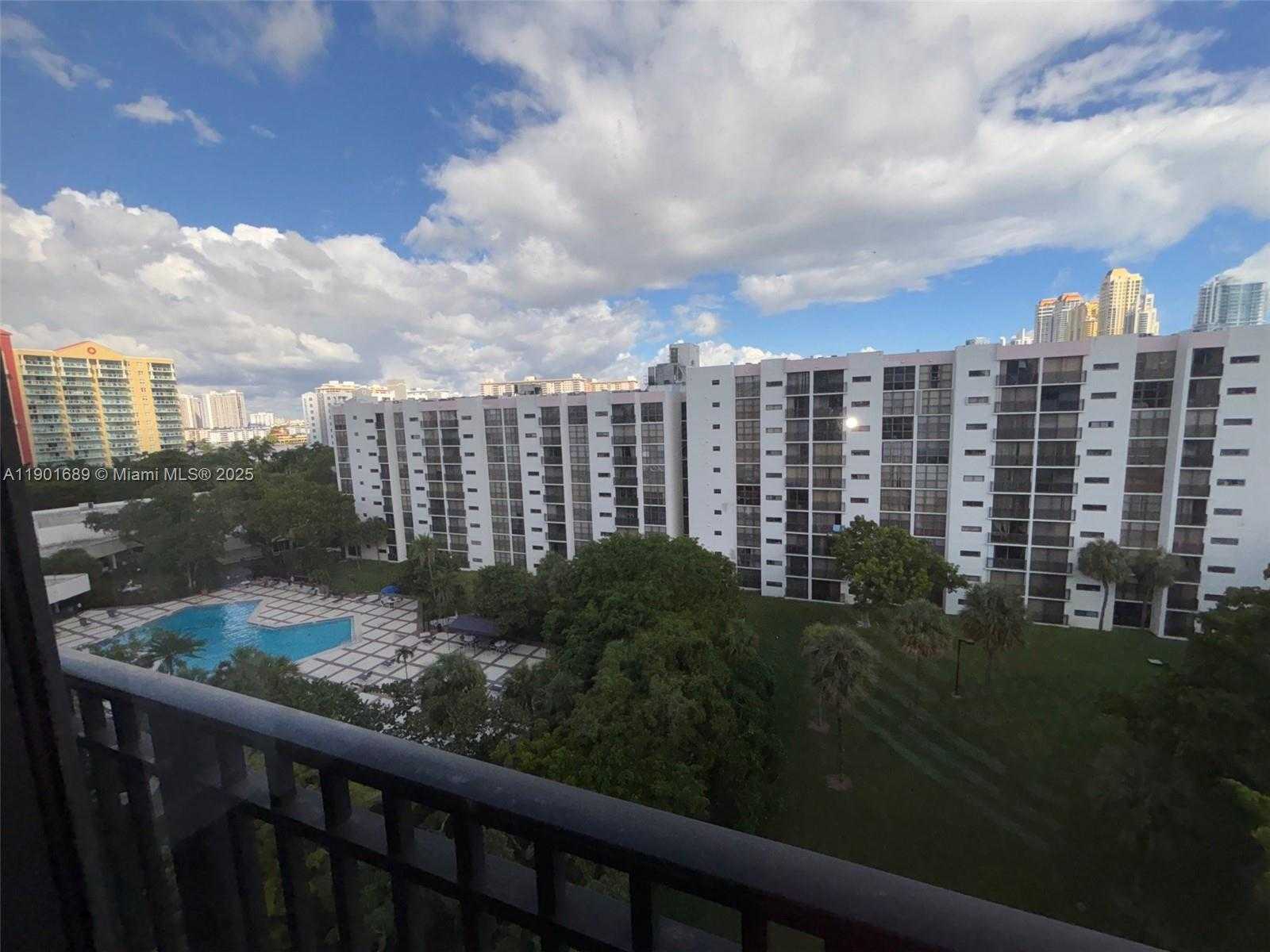 Small Image of 16919 NORTH BAY RD #909, Sunny Isles Beach Number 10