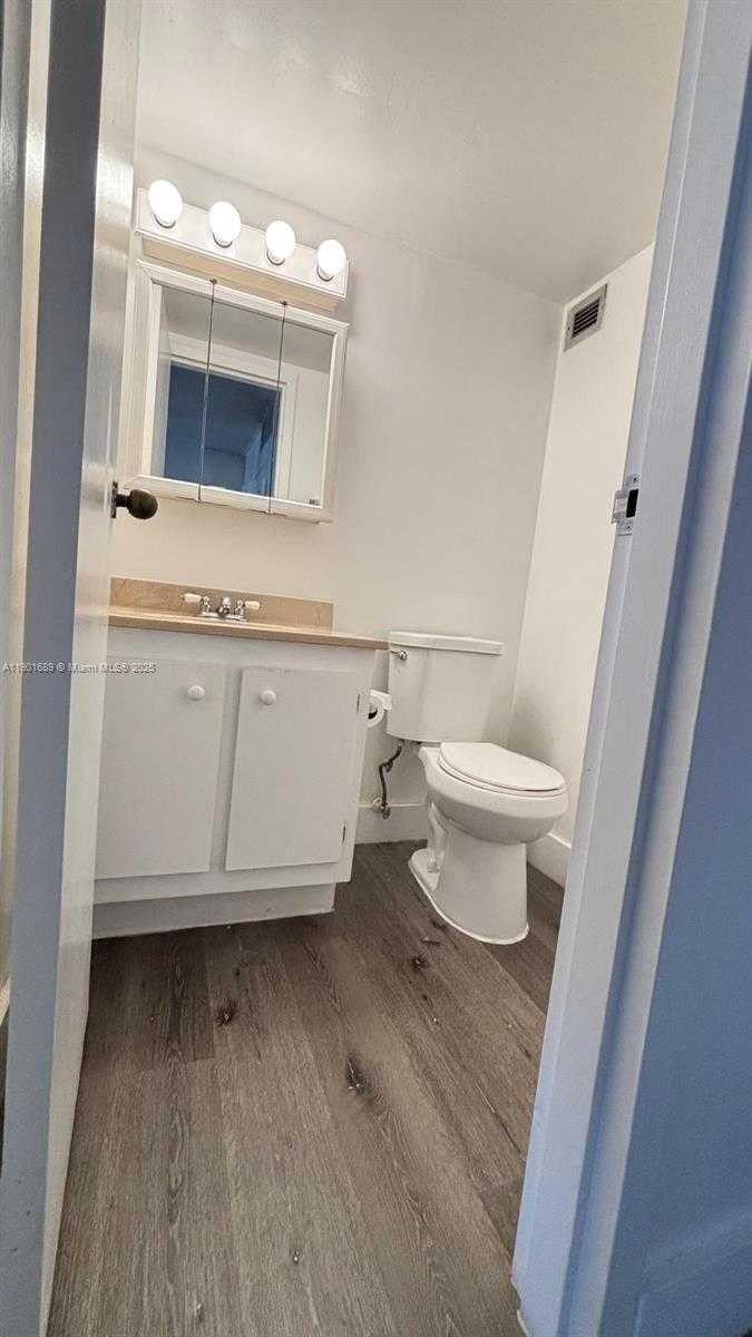 Small Image of 16919 NORTH BAY RD #909, Sunny Isles Beach Number 17