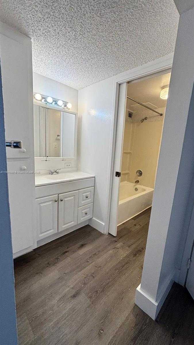 Small Image of 16919 NORTH BAY RD #909, Sunny Isles Beach Number 18