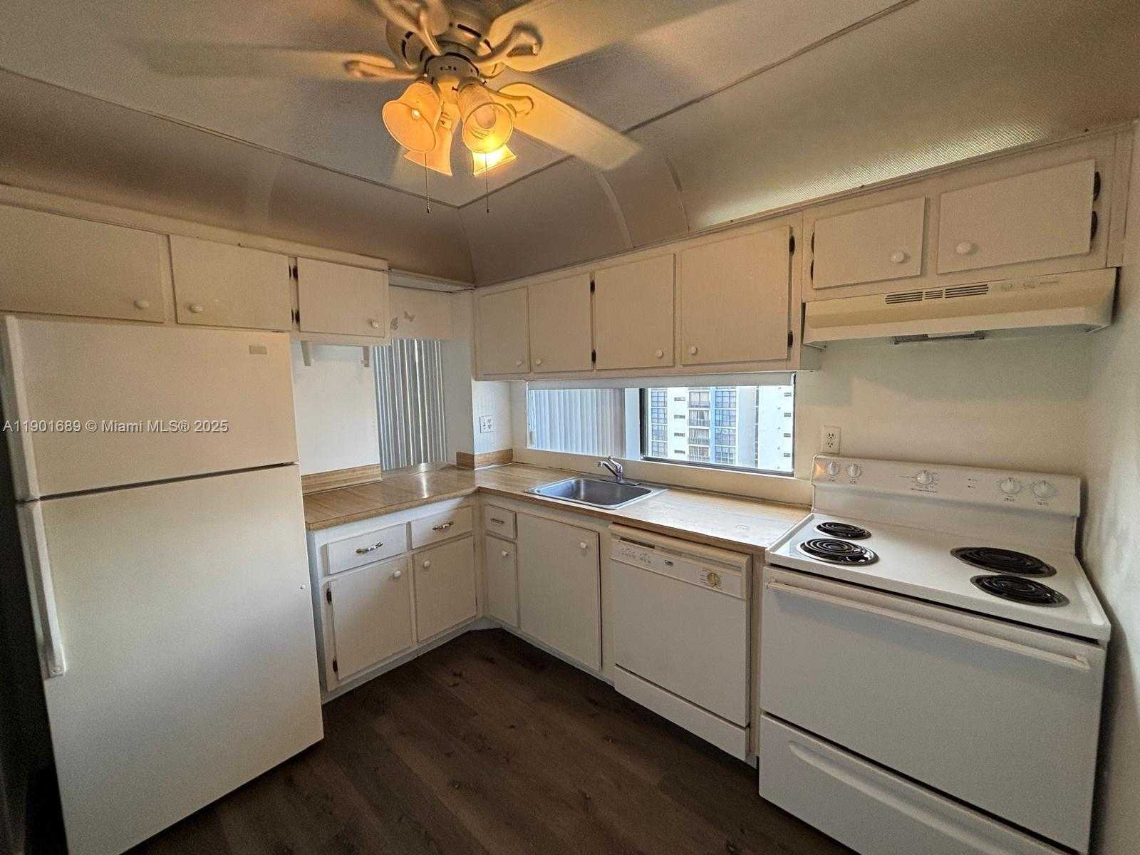 Small Image of 16919 NORTH BAY RD #909, Sunny Isles Beach Number 20