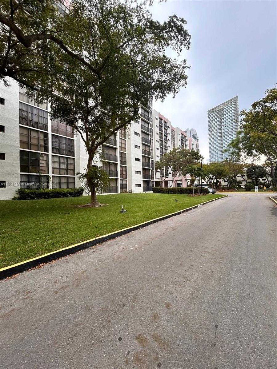 Small Image of 16919 NORTH BAY RD #909, Sunny Isles Beach Number 3