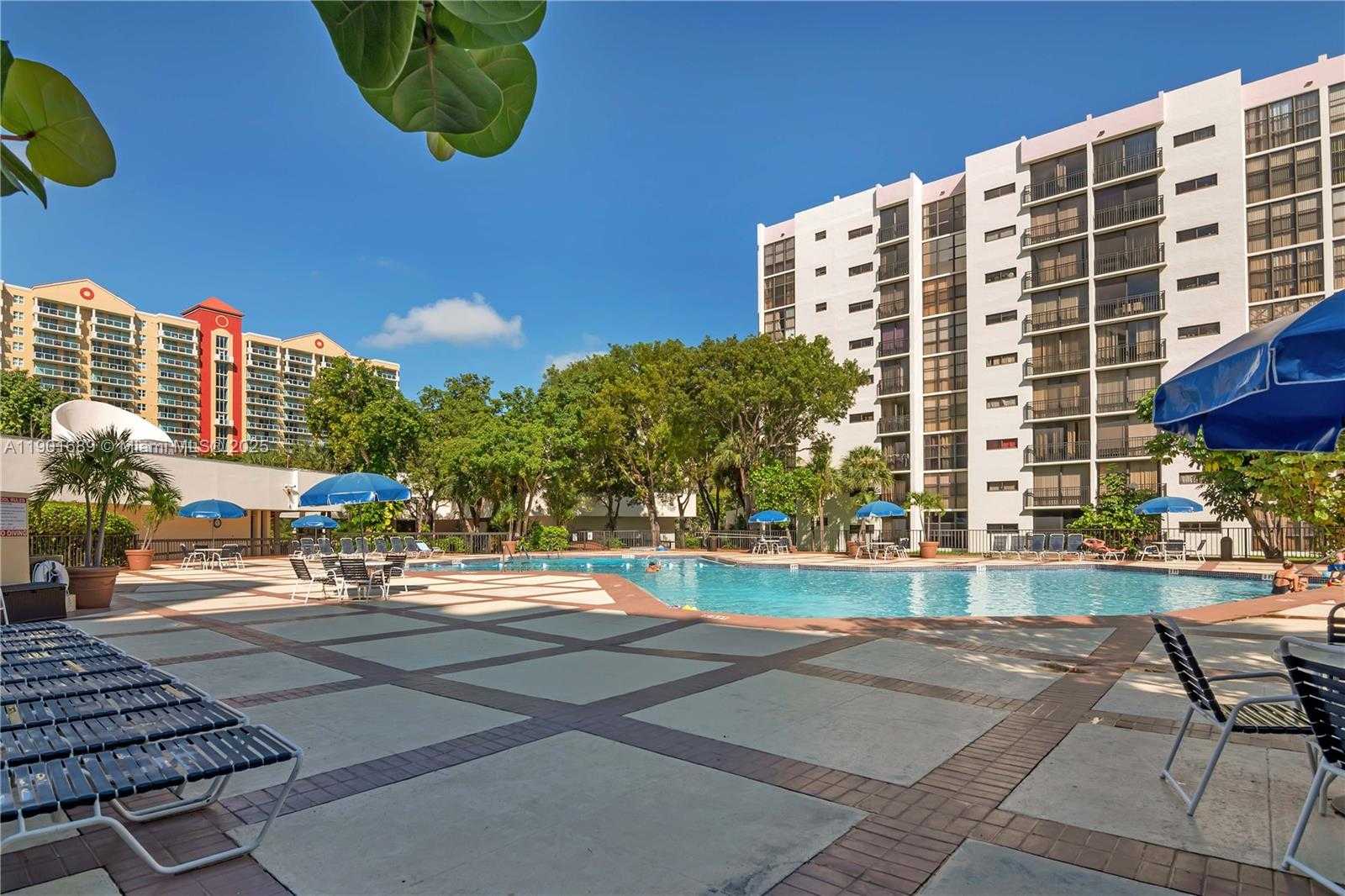 Small Image of 16919 NORTH BAY RD #909, Sunny Isles Beach Number 5