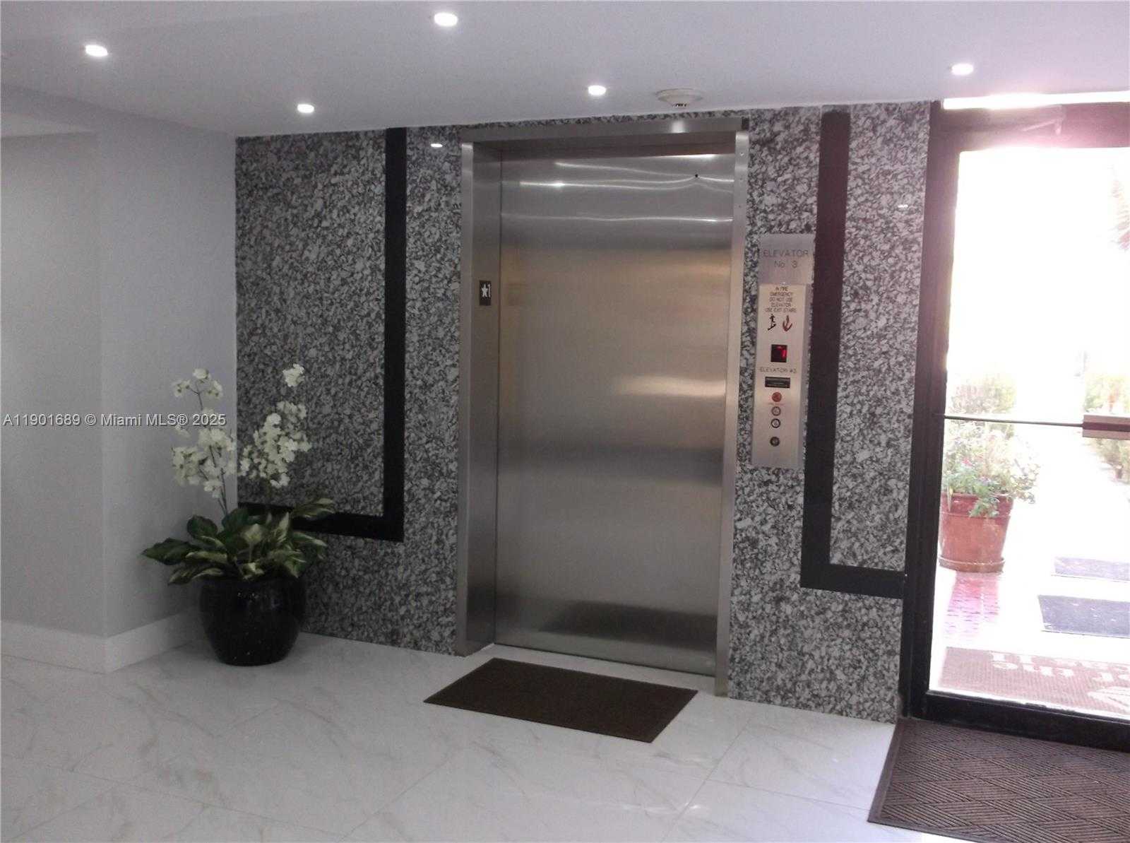 Small Image of 16919 NORTH BAY RD #909, Sunny Isles Beach Number 8