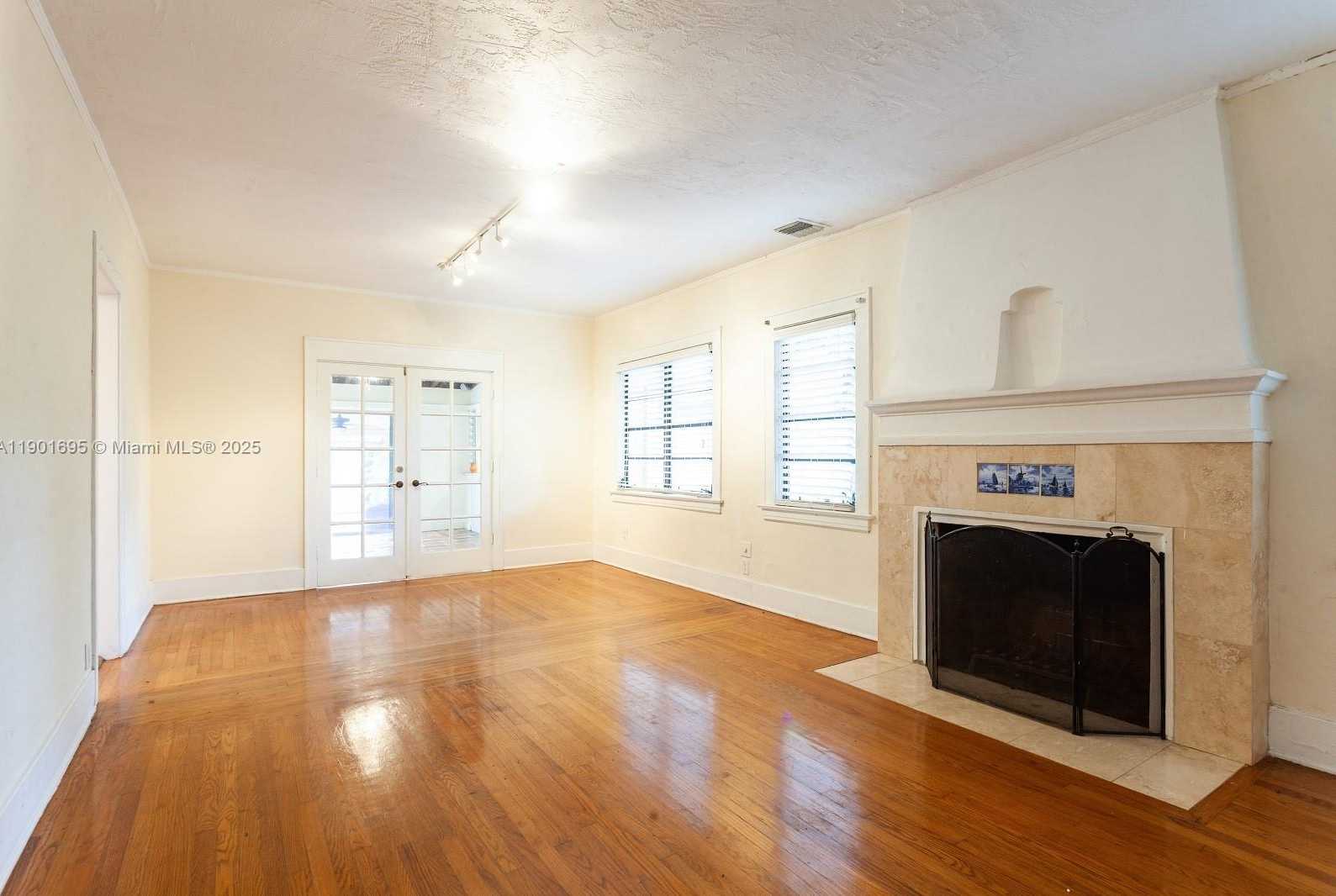 Small Image of 1109 FERDINAND ST, Coral Gables Number 2