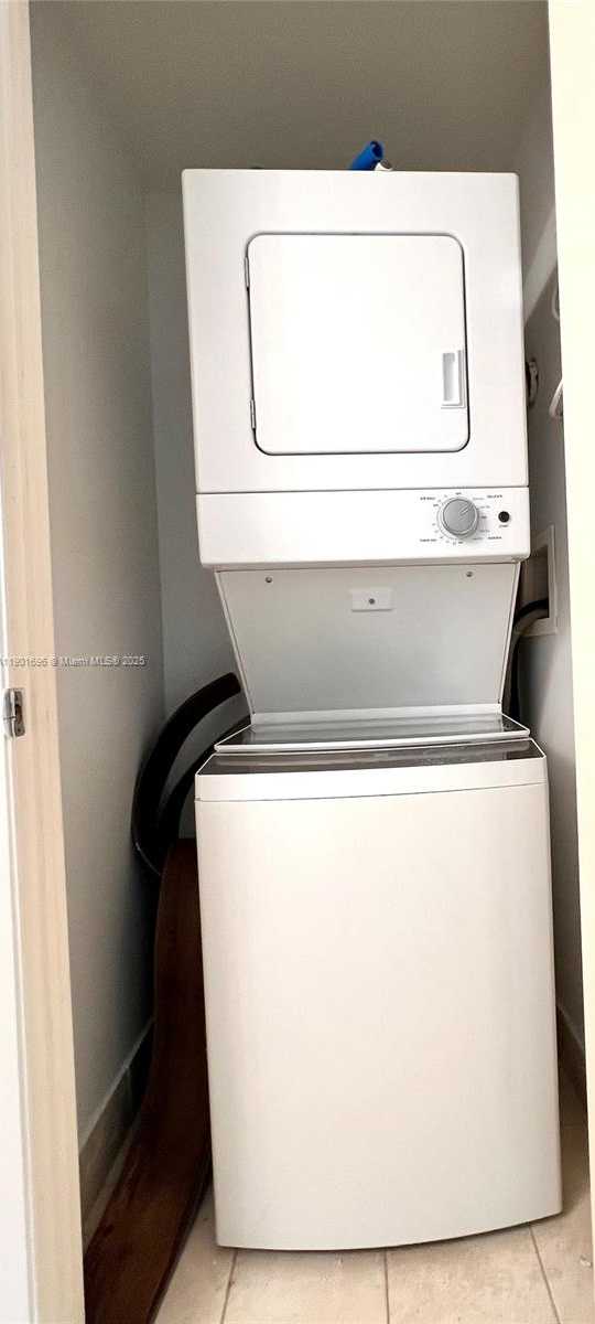 Small Image of 1900 NORTH BAYSHORE DR #2909, Miami Number 13