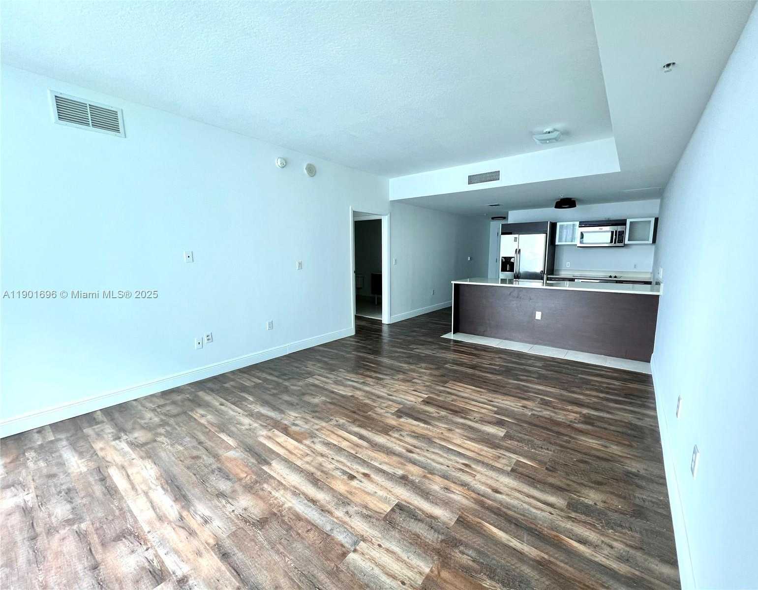 Small Image of 1900 NORTH BAYSHORE DR #2909, Miami Number 4