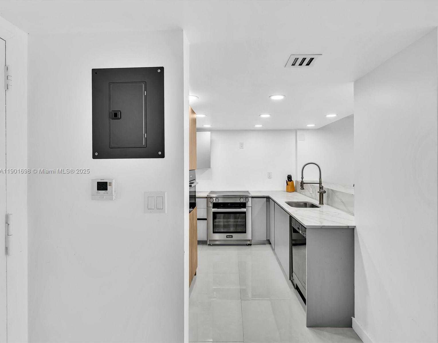 Small Image of 10000 WEST BAY HARBOR DR #201, Bay Harbor Islands Number 4