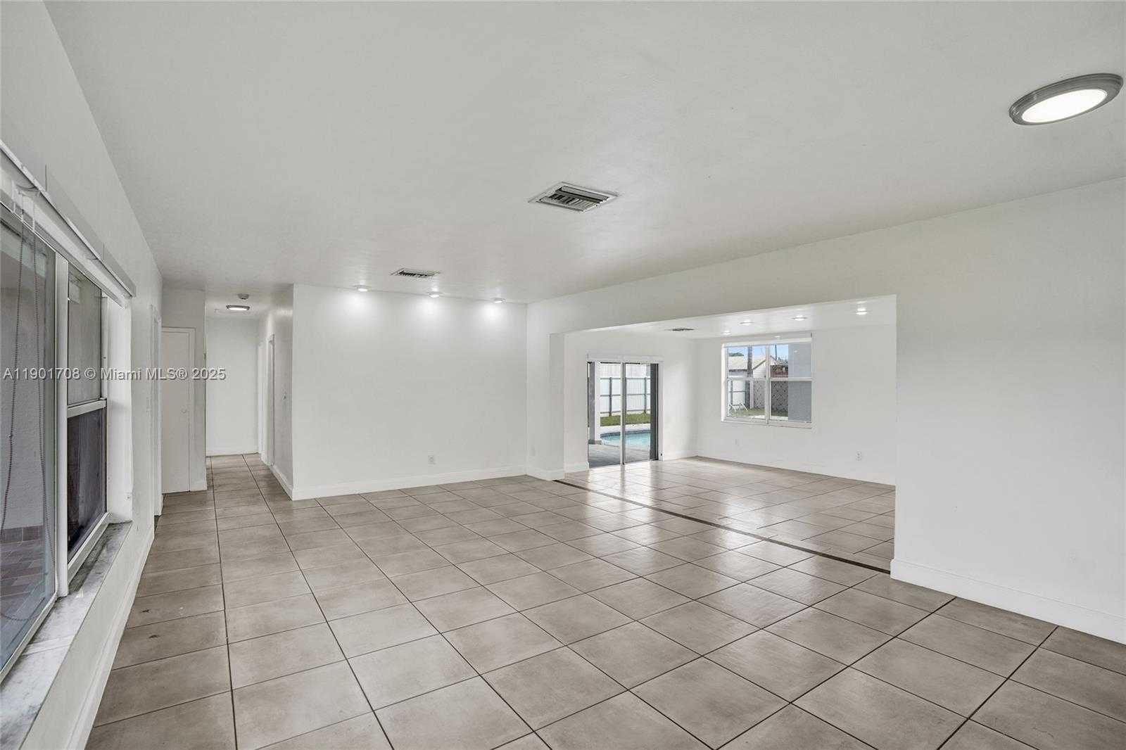 Small Image of 5750 NORTH WEST 111TH ST, Hialeah Number 10
