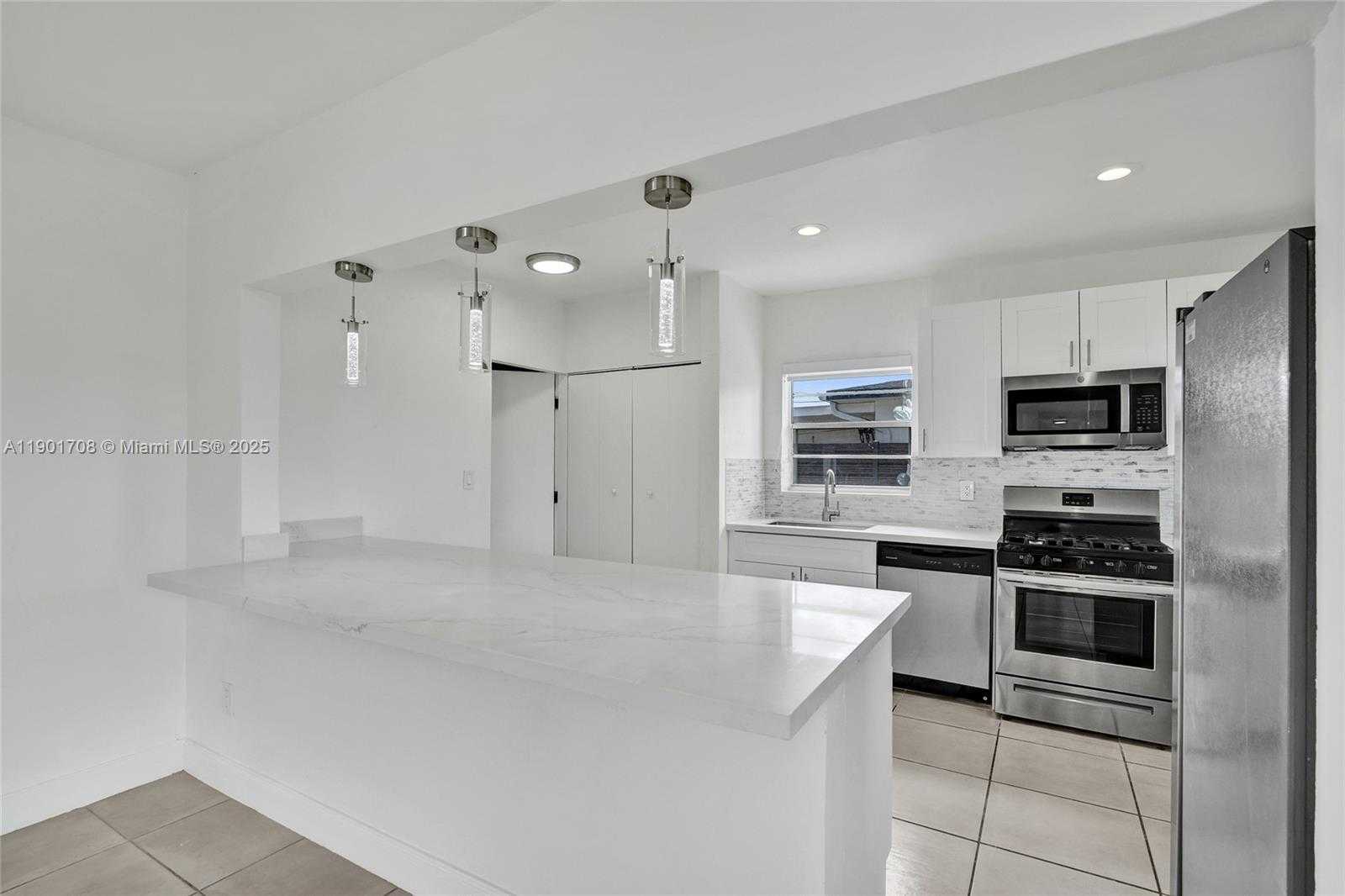 Small Image of 5750 NORTH WEST 111TH ST, Hialeah Number 11