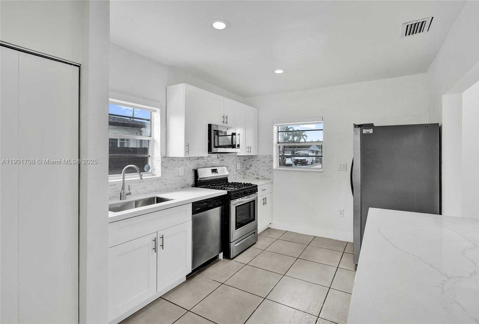 Small Image of 5750 NORTH WEST 111TH ST, Hialeah Number 15