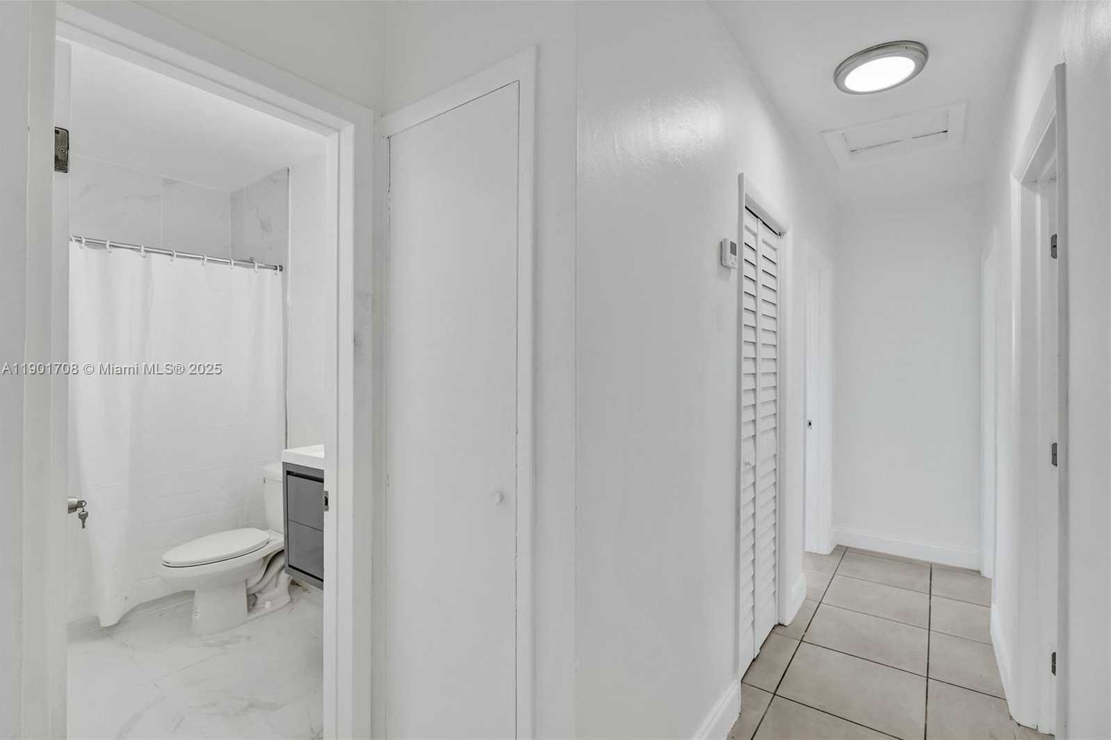 Small Image of 5750 NORTH WEST 111TH ST, Hialeah Number 17