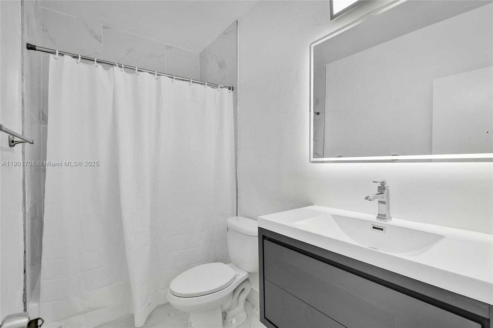 Small Image of 5750 NORTH WEST 111TH ST, Hialeah Number 18