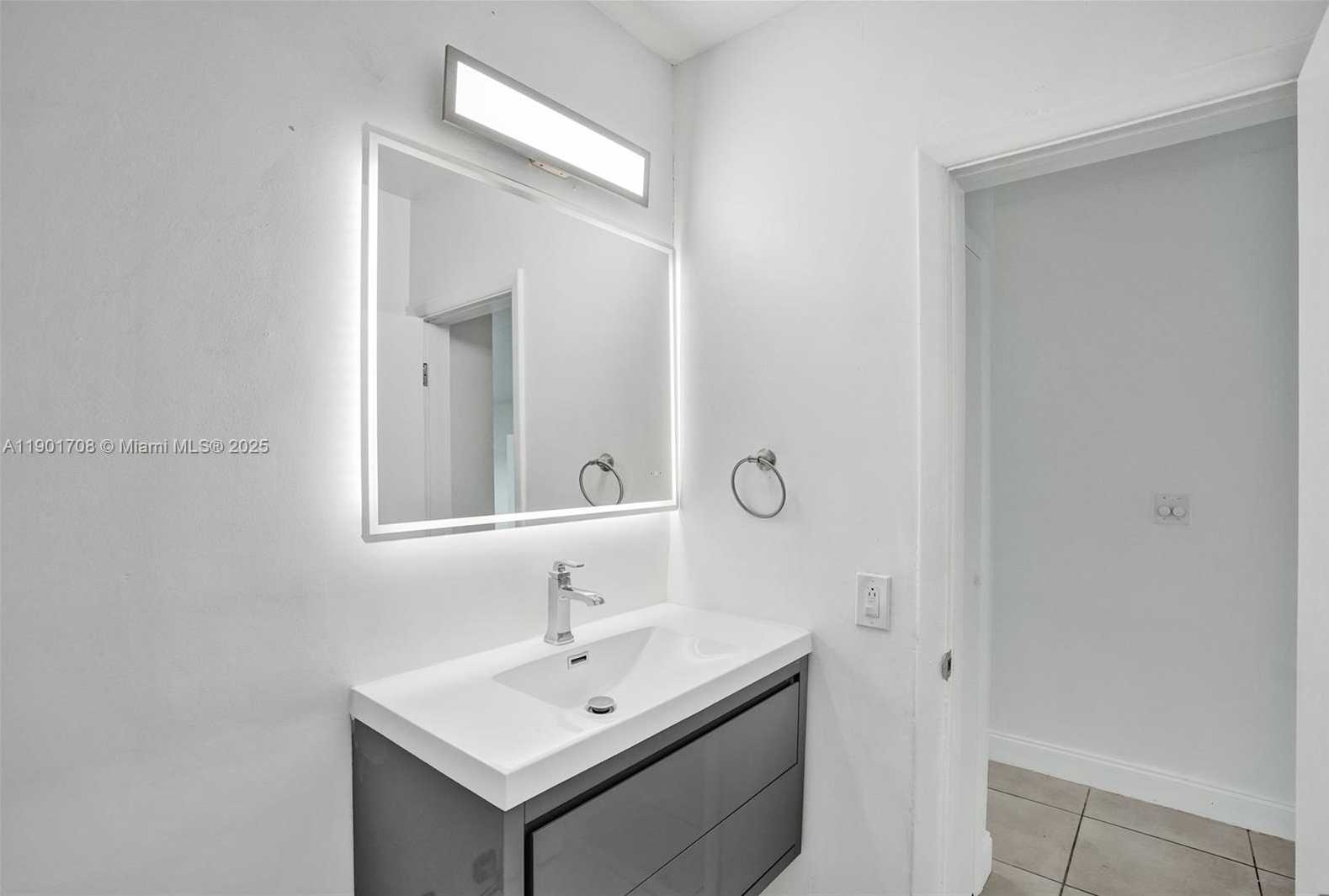 Small Image of 5750 NORTH WEST 111TH ST, Hialeah Number 19