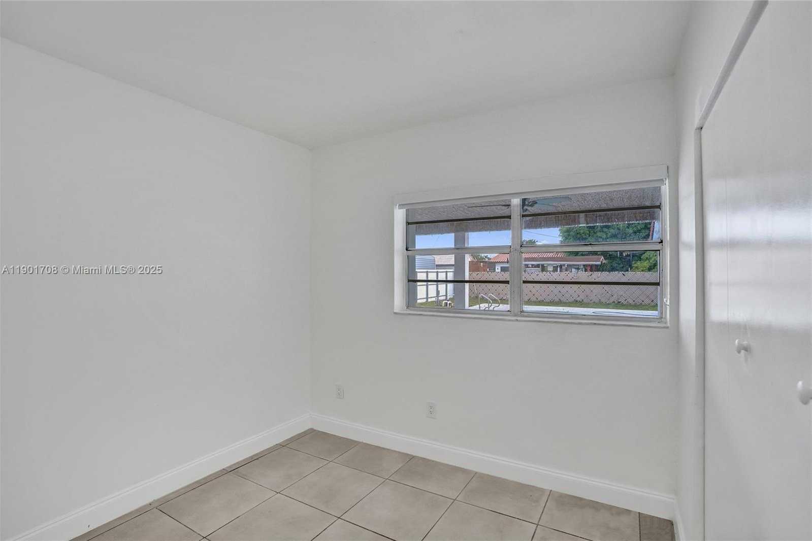 Small Image of 5750 NORTH WEST 111TH ST, Hialeah Number 21