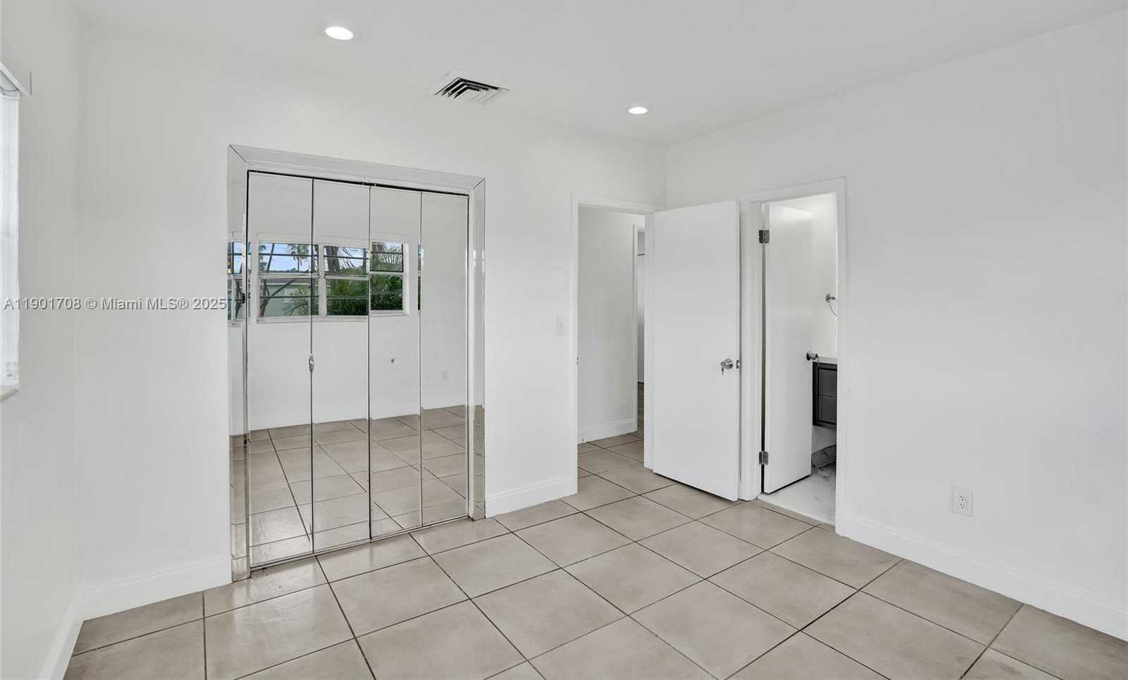 Small Image of 5750 NORTH WEST 111TH ST, Hialeah Number 27