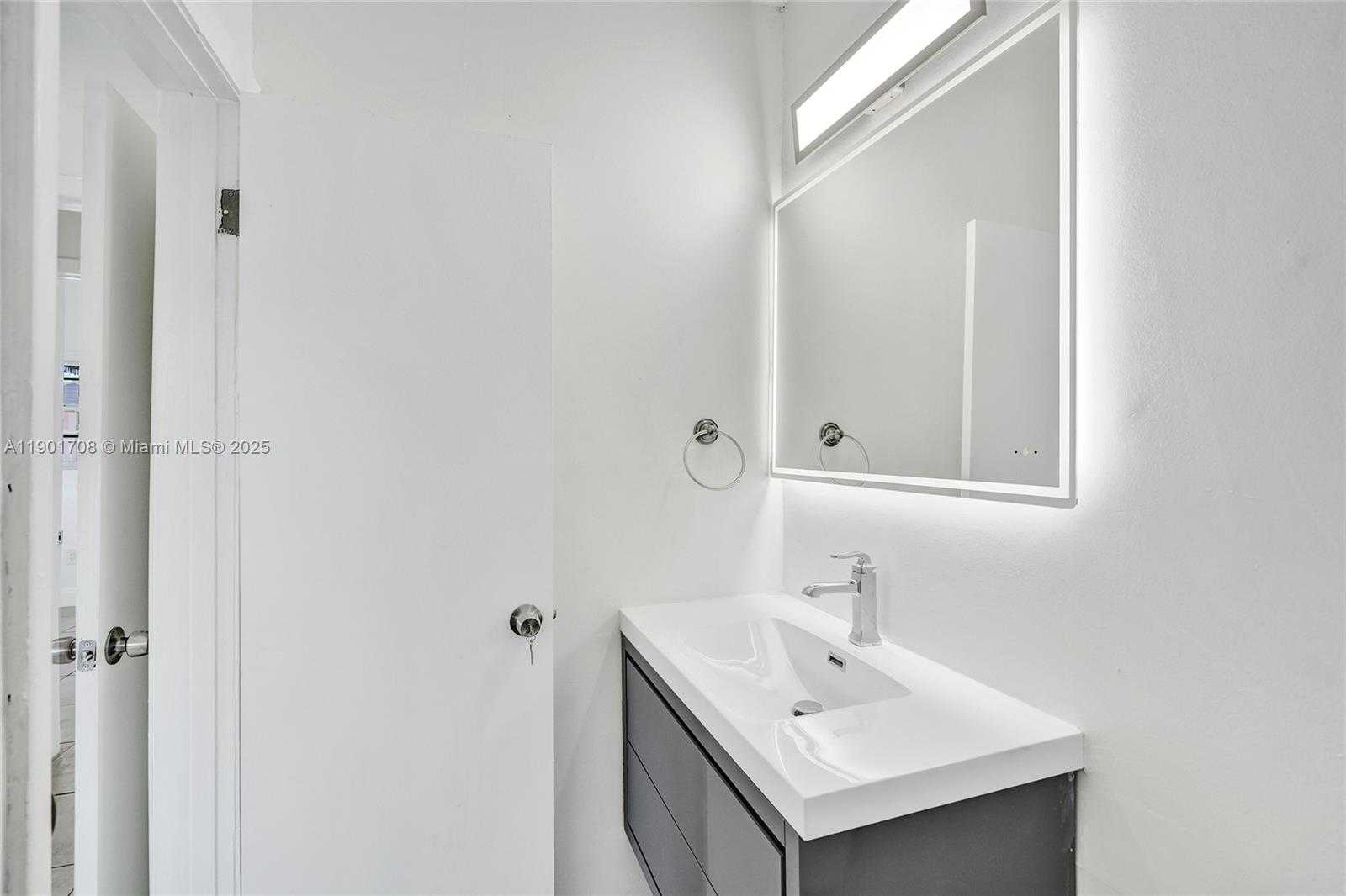 Small Image of 5750 NORTH WEST 111TH ST, Hialeah Number 30